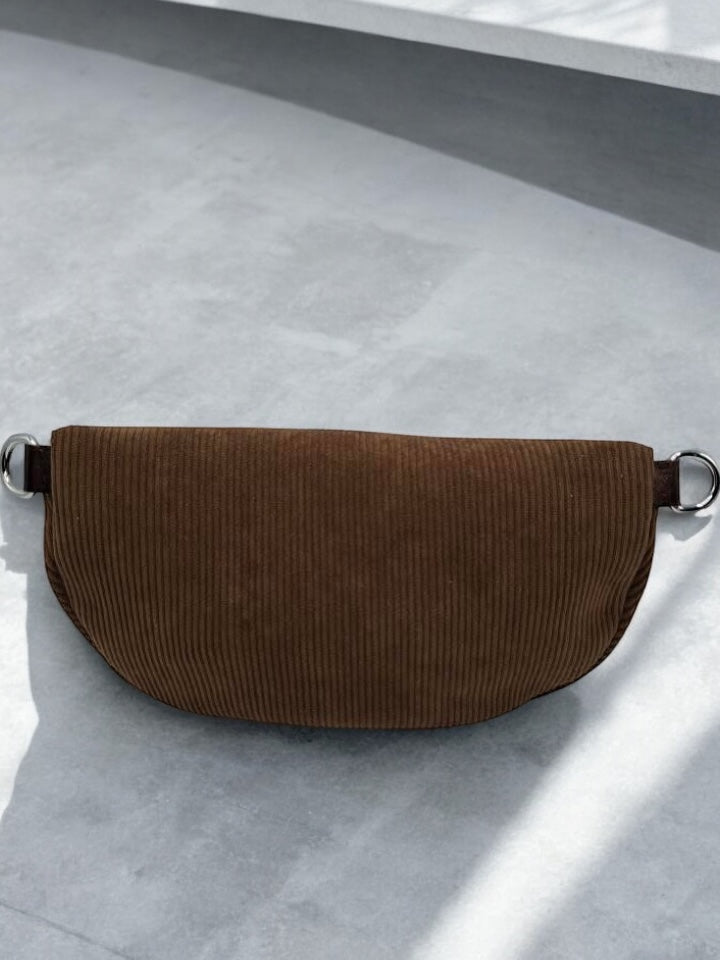 Sac banane en velours côtelé camel doubles curseurs en cuir