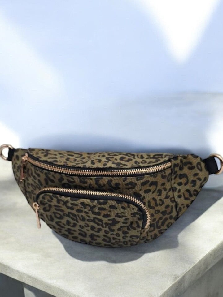 Sac banane en tissu imprimé léopard kaki 2 poches