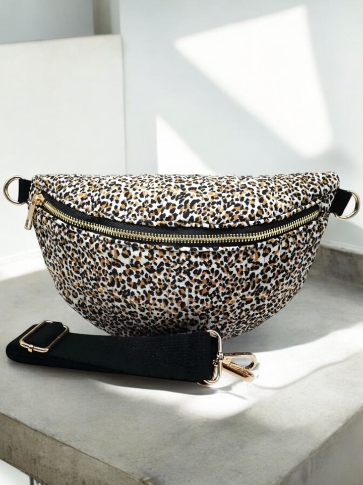 Sac banane beige motifs léopard matelassé en coton