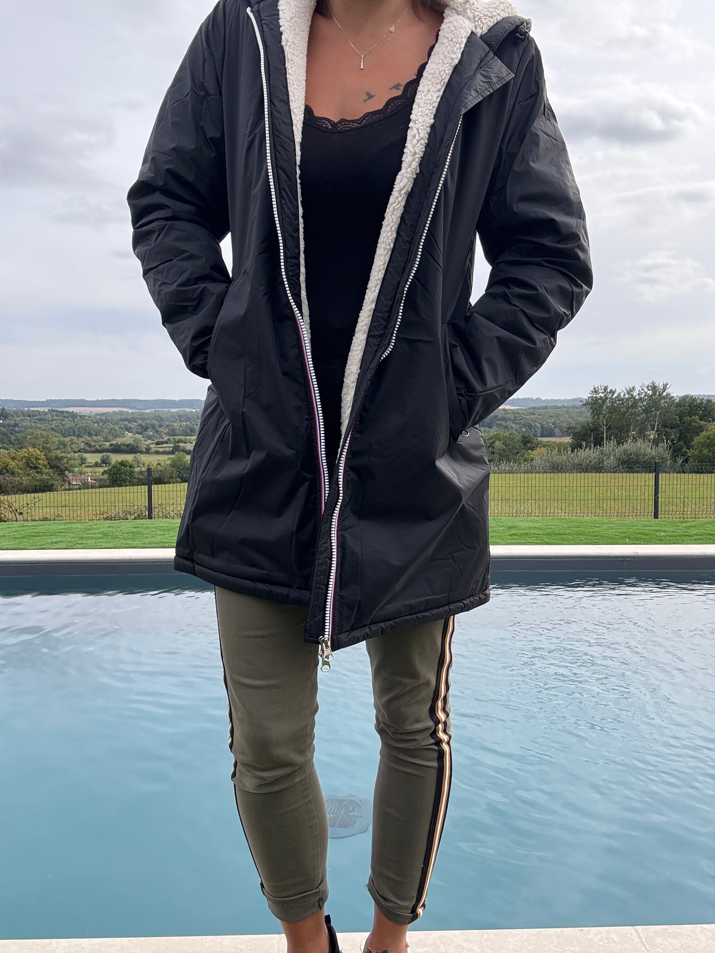 Laura Jo - Imperméable fourré long fausse fourrure noir intérieur sherpa beige