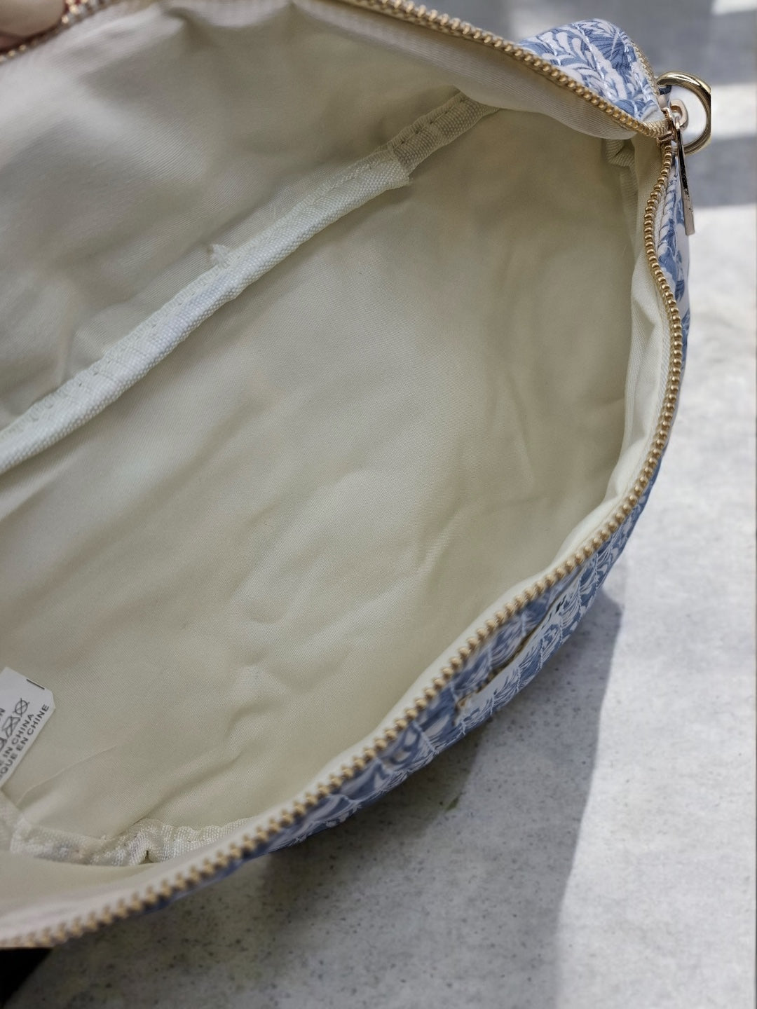 Sac banane en coton matelassé liberty fleuri bleu et creme