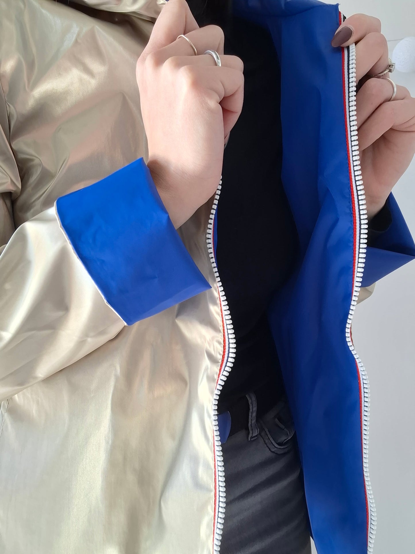Laura Jo - Imperméable réversible court sans garnissage ouate couleur bleu électrique doré