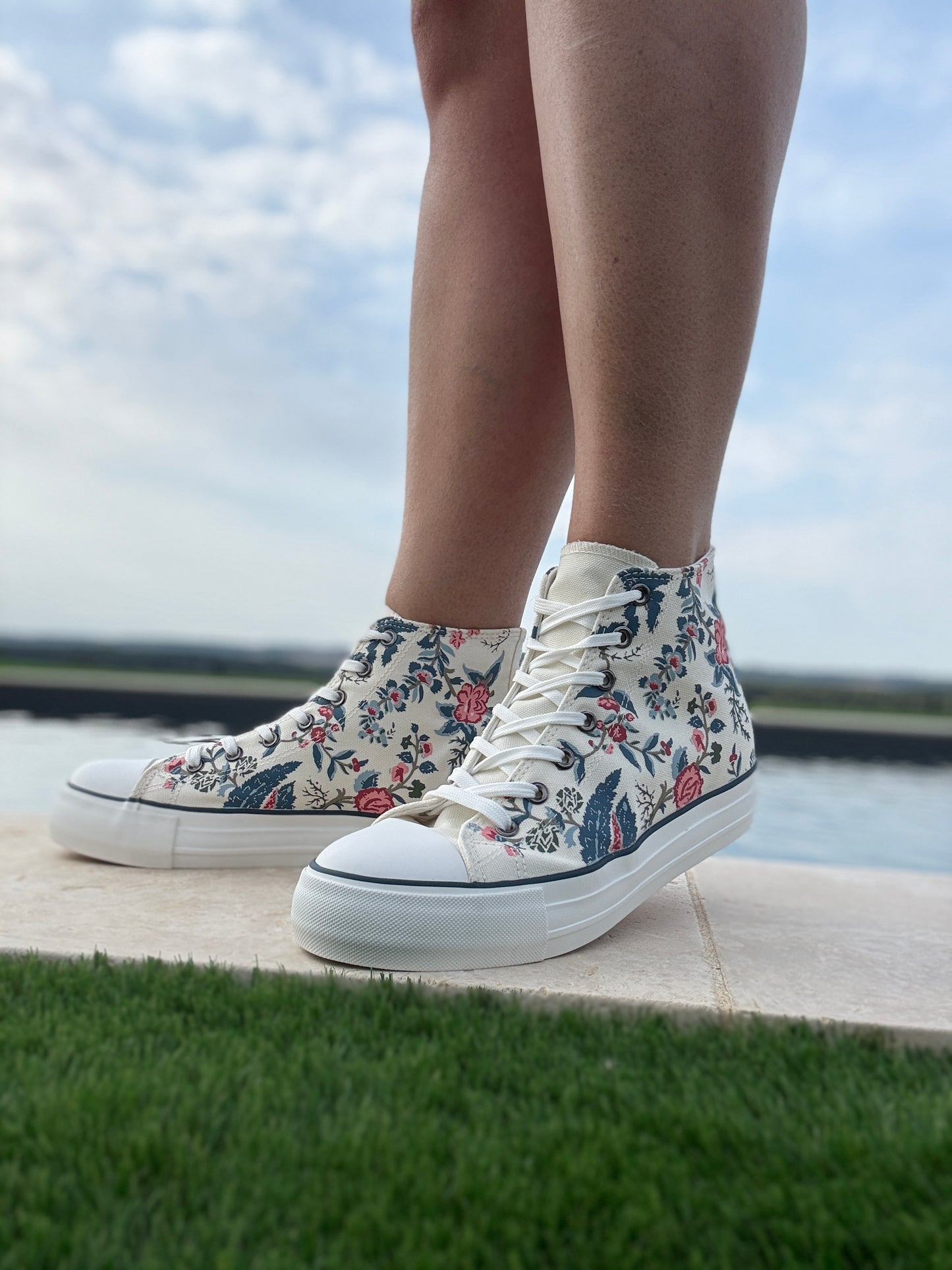 Chaussures baskets hautes en toile motif liberty floral style converse