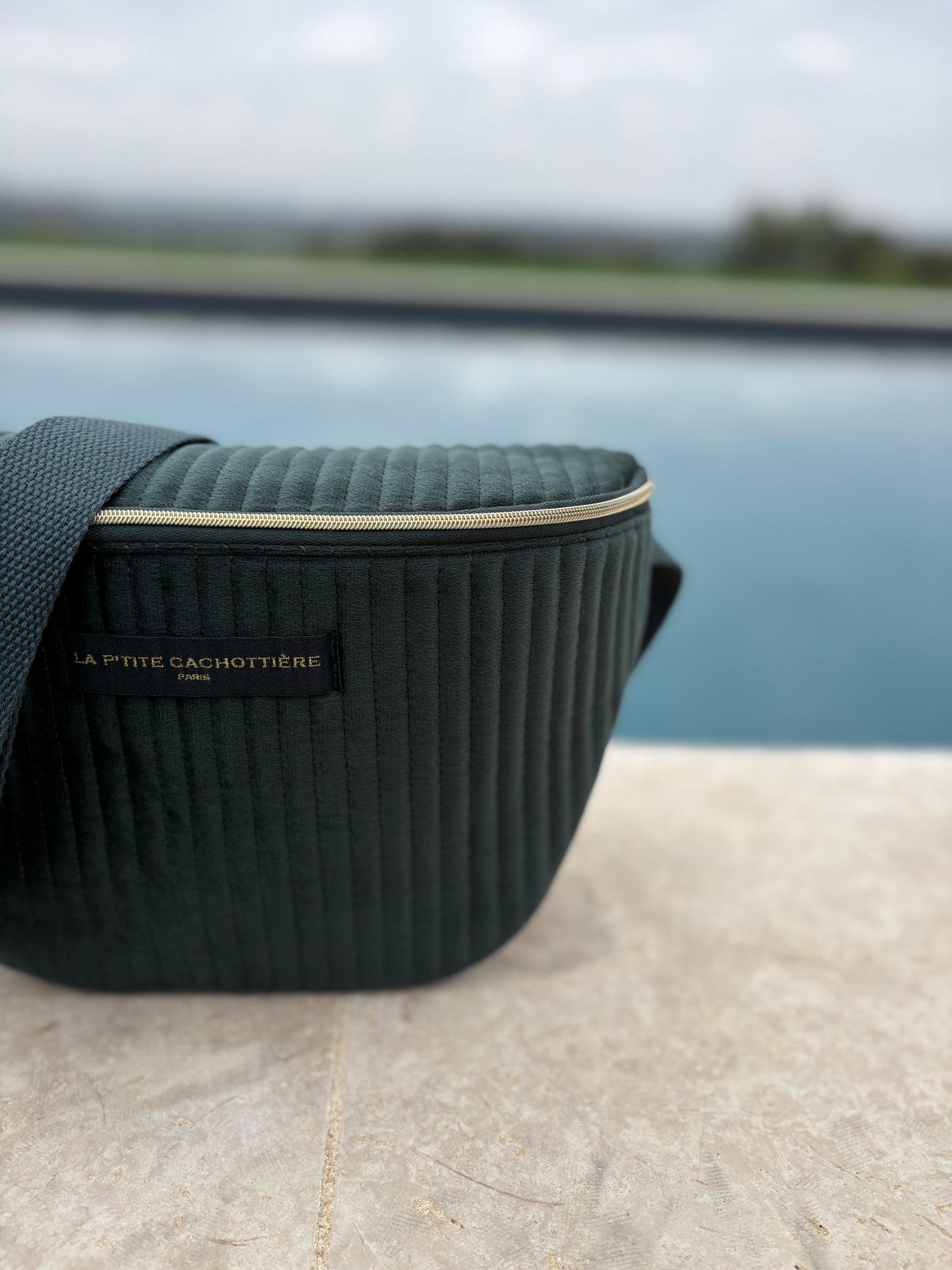 Sac banane en velours côtelé kaki “La P’tite cachottière”