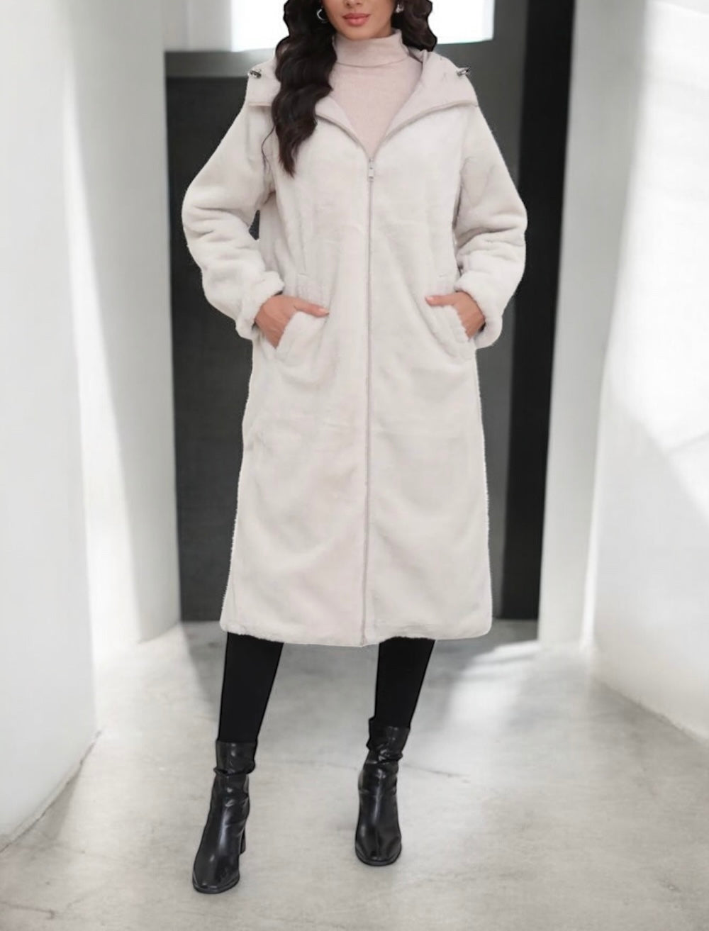 Melya Melody - Manteau long réversible blanc crème fausse fourrure avec capuche et cordons de serrage à la taille