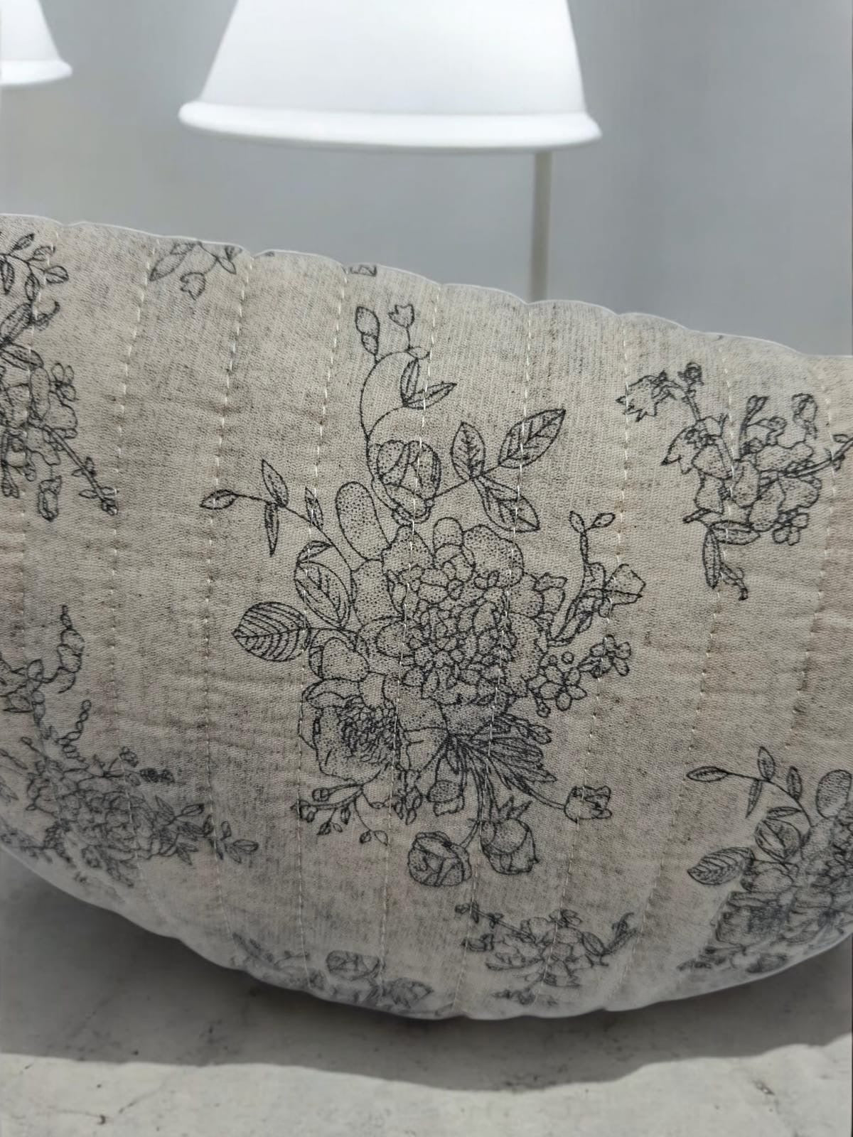 Sac banane en coton matelassé liberty blanc motif floral gris