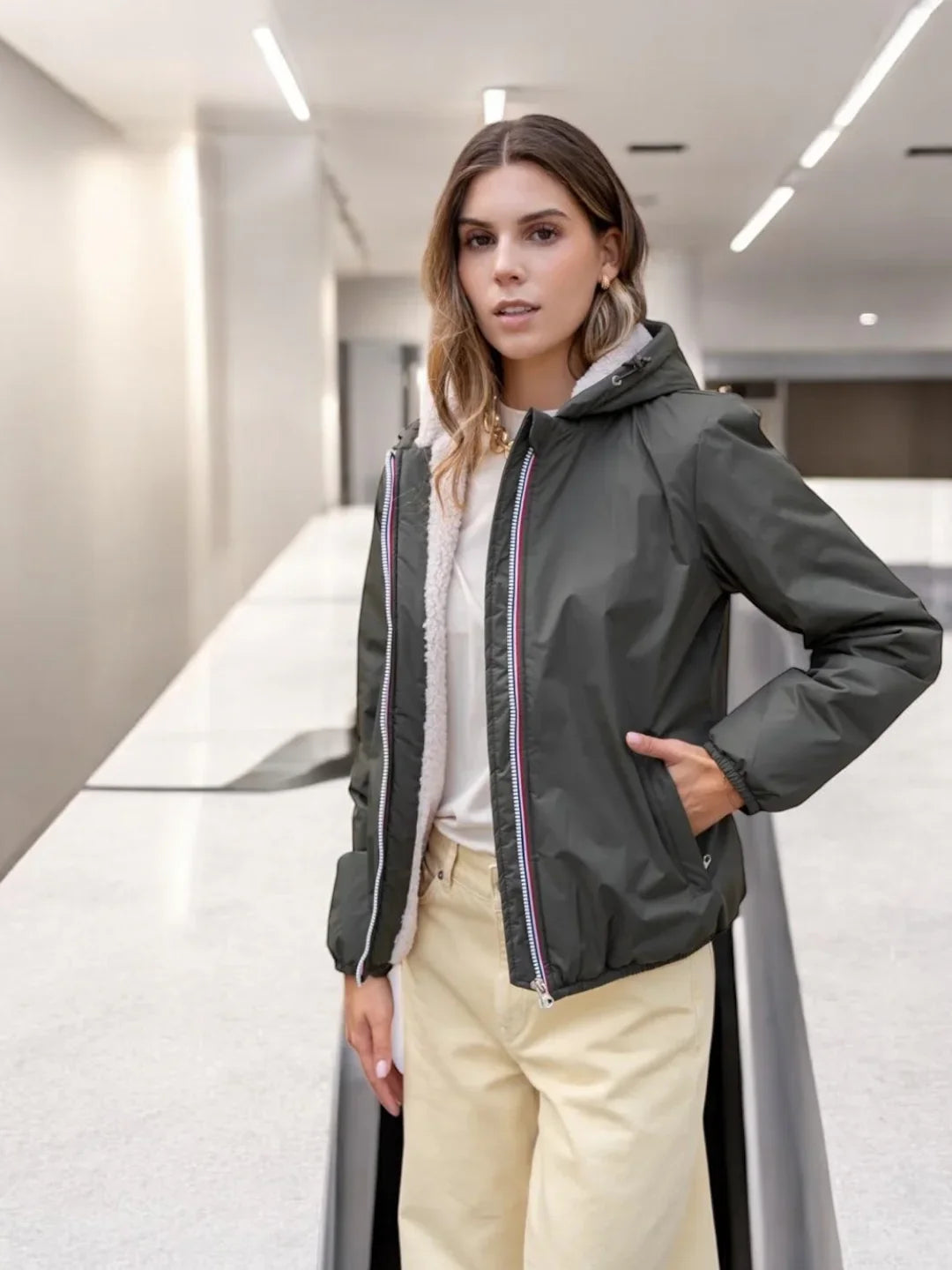 Laura Jo - Imperméable fourré court fausse fourrure kaki intérieur imitation sherpa beige