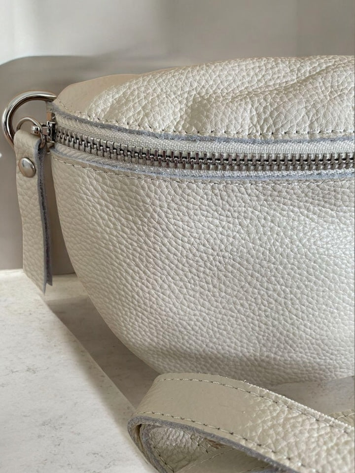 Sac banane en cuir mat italien couleur blanc écru