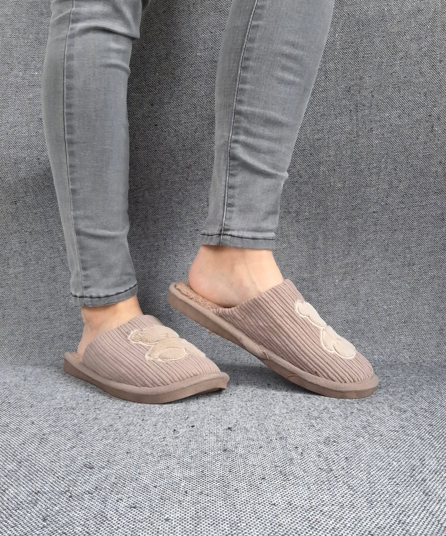 Chaussons fourrés marron en tissu avec motif ours