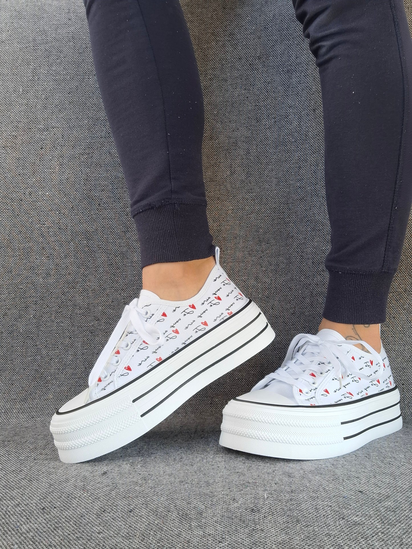 Chaussures baskets basses compensées tissu blanc avec inscription “je vous aime”