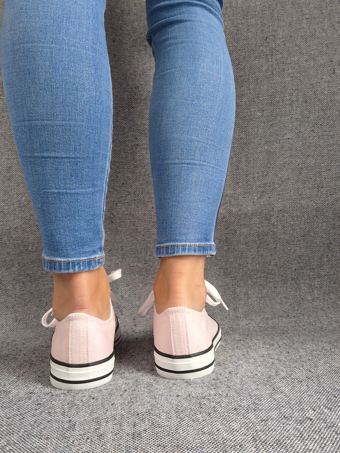 Chaussures baskets basses tissu toile rose pale style converse
