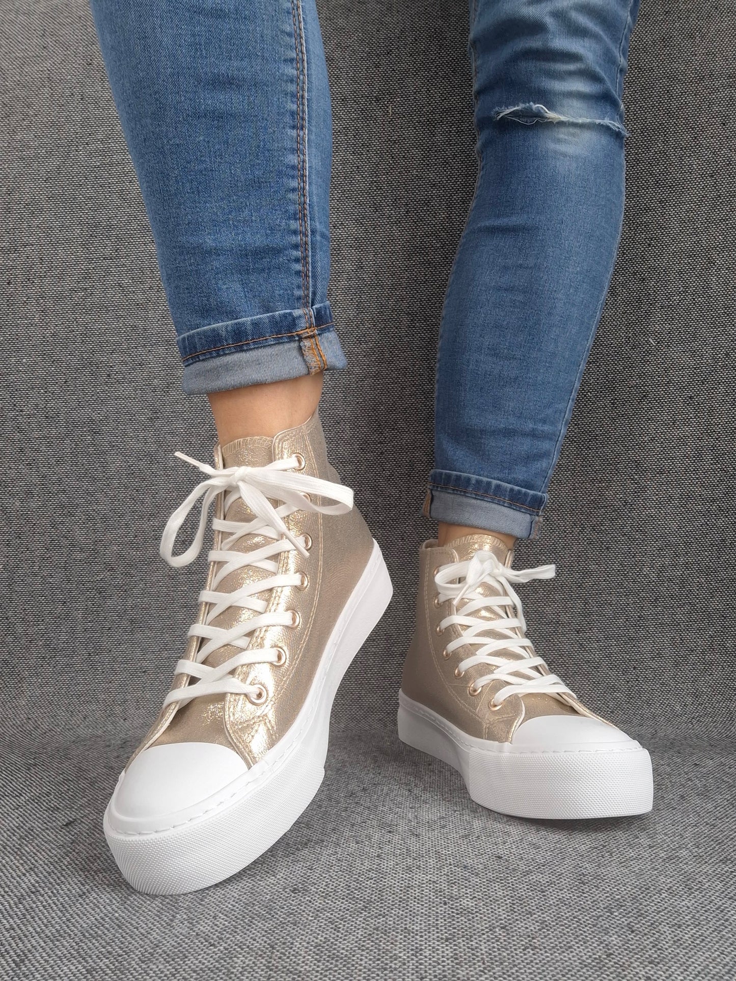 Chaussures baskets hautes tissu doré inscription "LOVE" style converse