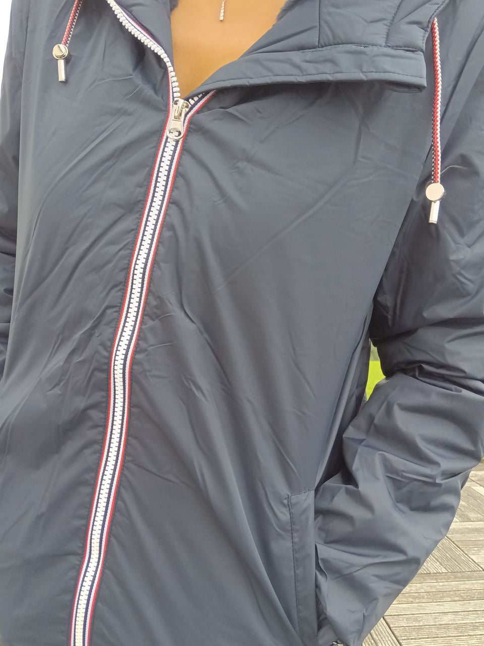 Laura Jo - Imperméable mi long doublé en fausse fourrure cordon tricolore couleur bleu marine