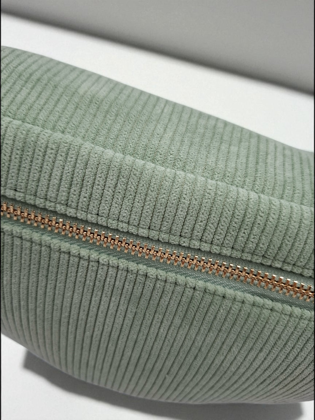 Sac banane velours cotelé vert d’eau