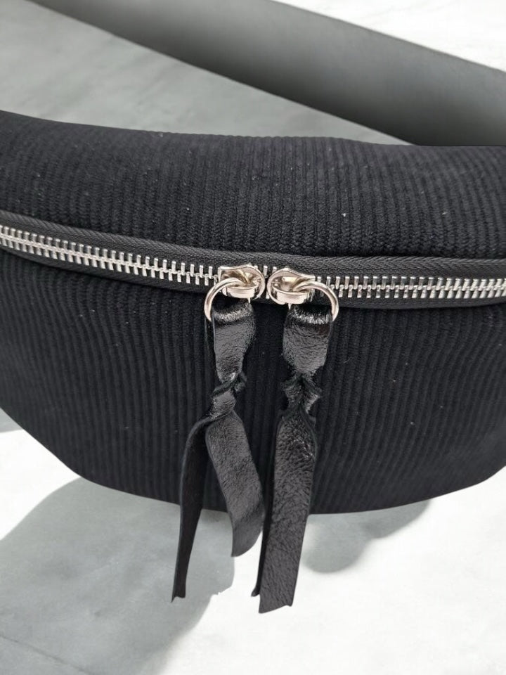 Sac banane en velours côtelé noir doubles curseurs en cuir