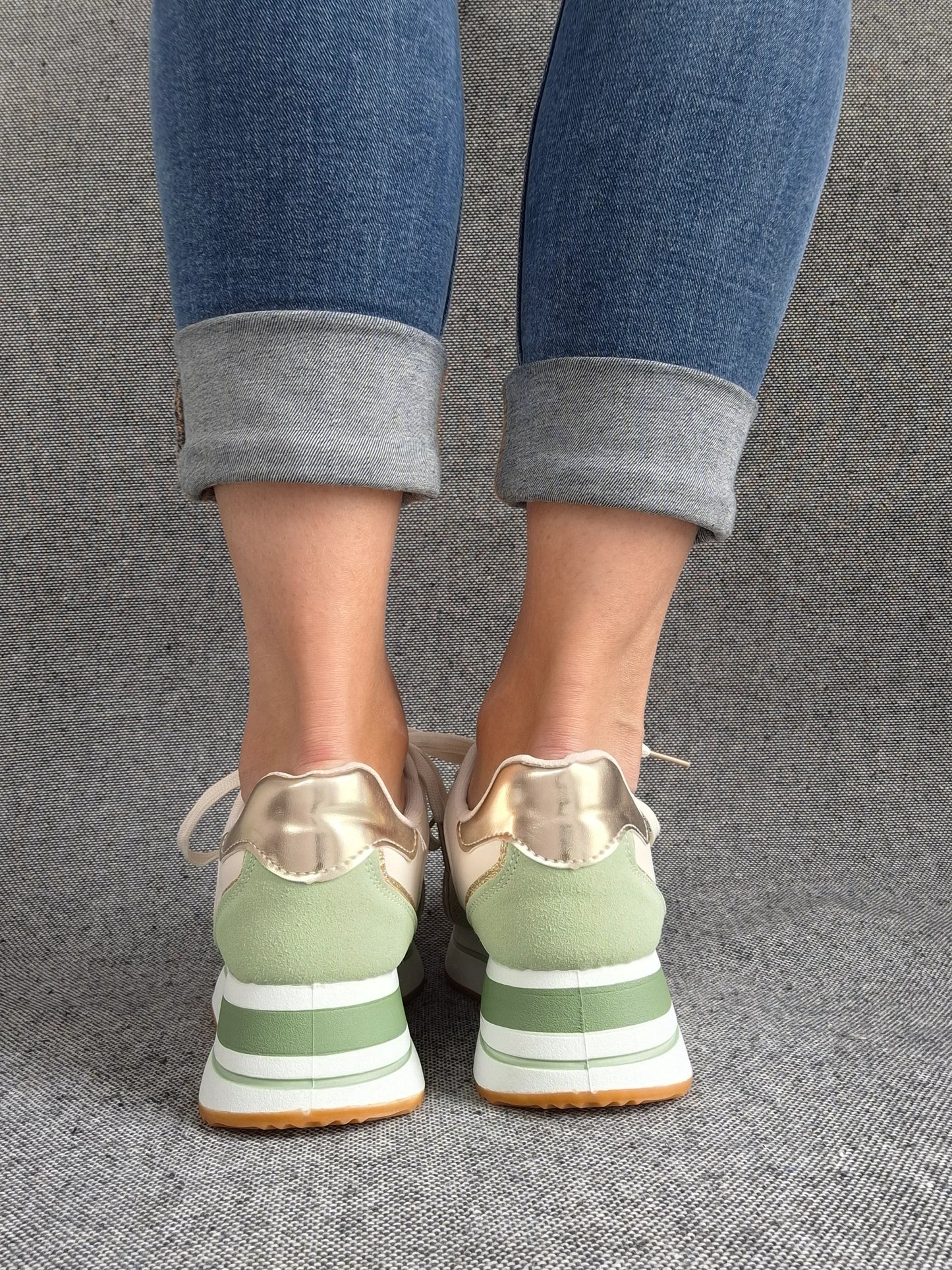 Chaussures baskets en tissu vert avec un motif étoile style sneakers