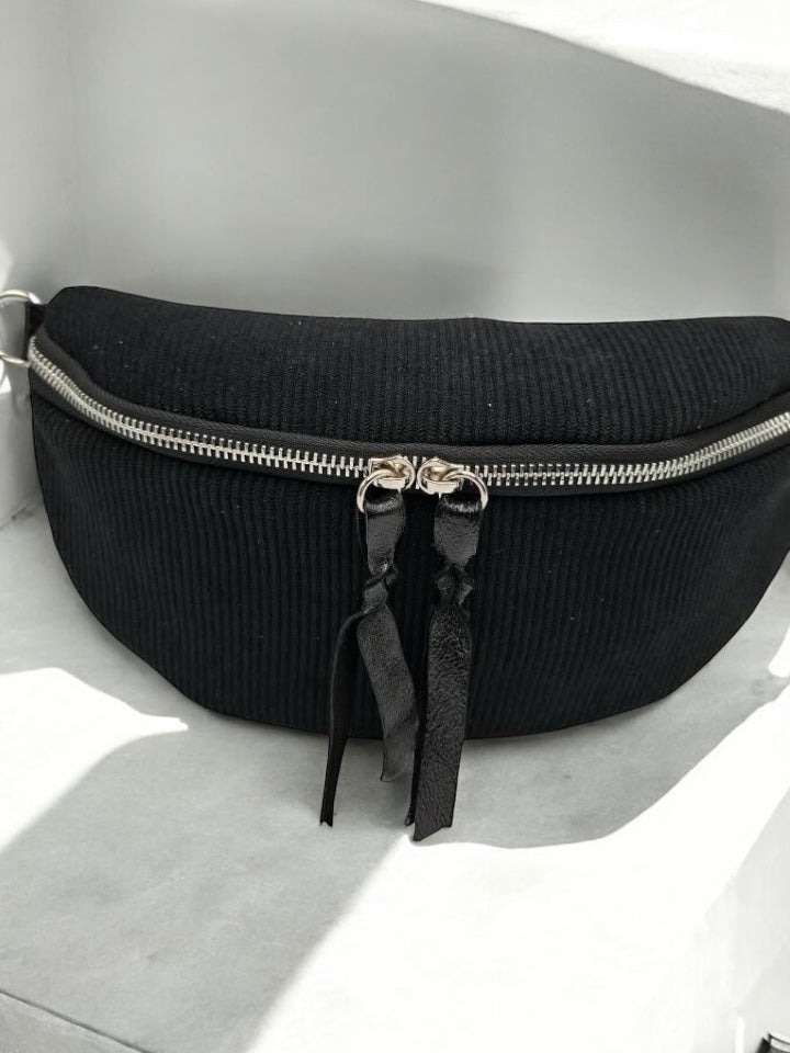 Sac banane en velours côtelé noir doubles curseurs en cuir