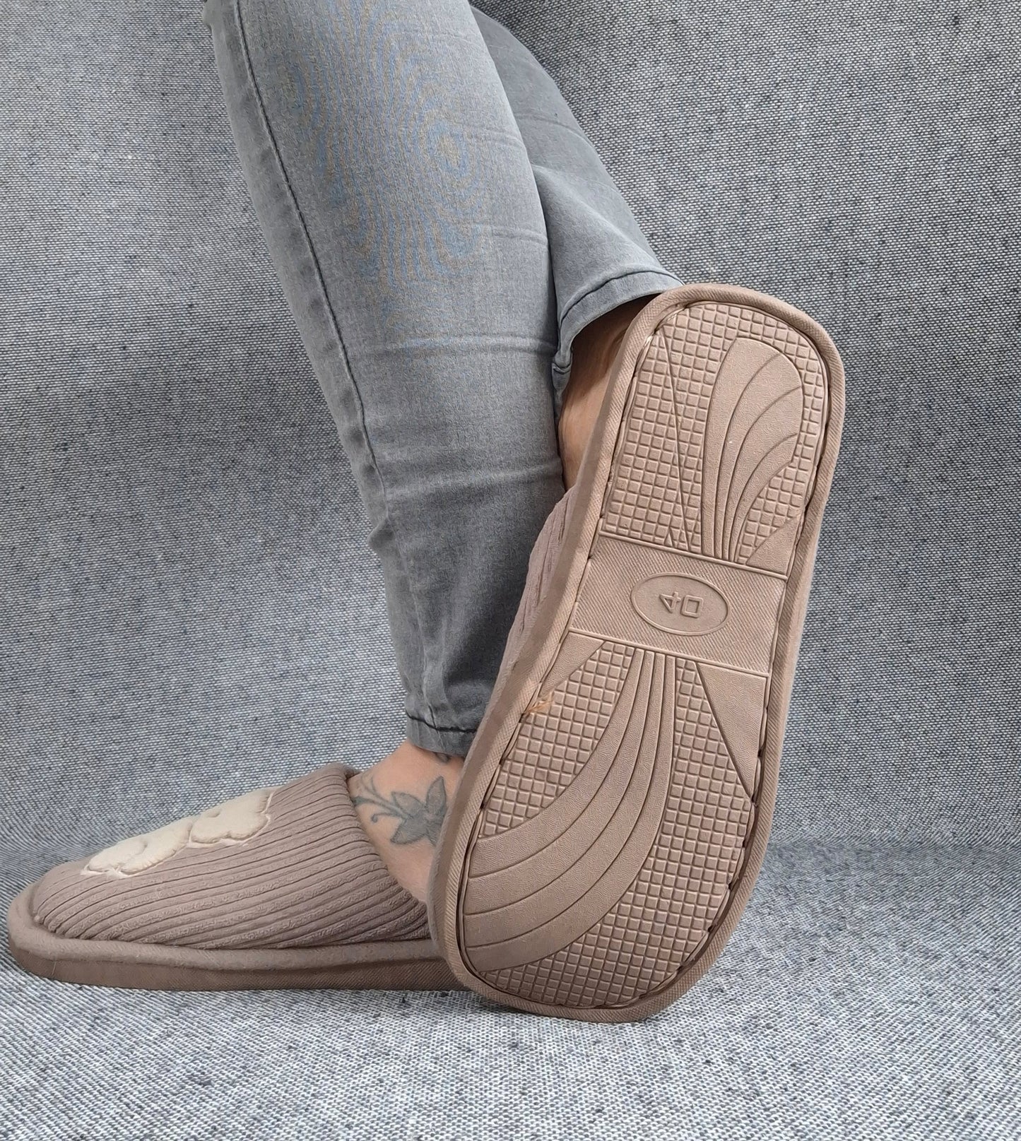 Chaussons fourrés marron en tissu avec motif ours