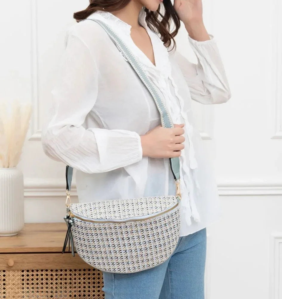 Sac banane en tissu à motif texturé de couleurs noir, bleu et beige sangle fantaisie