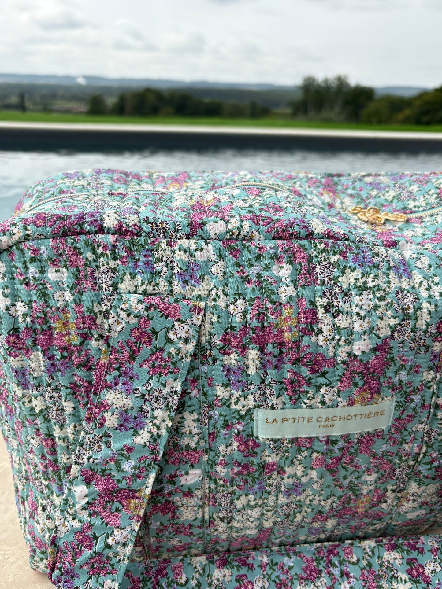 Sac week-end polochon en coton matelassé multicolore liberty fleuri rouge et blanc