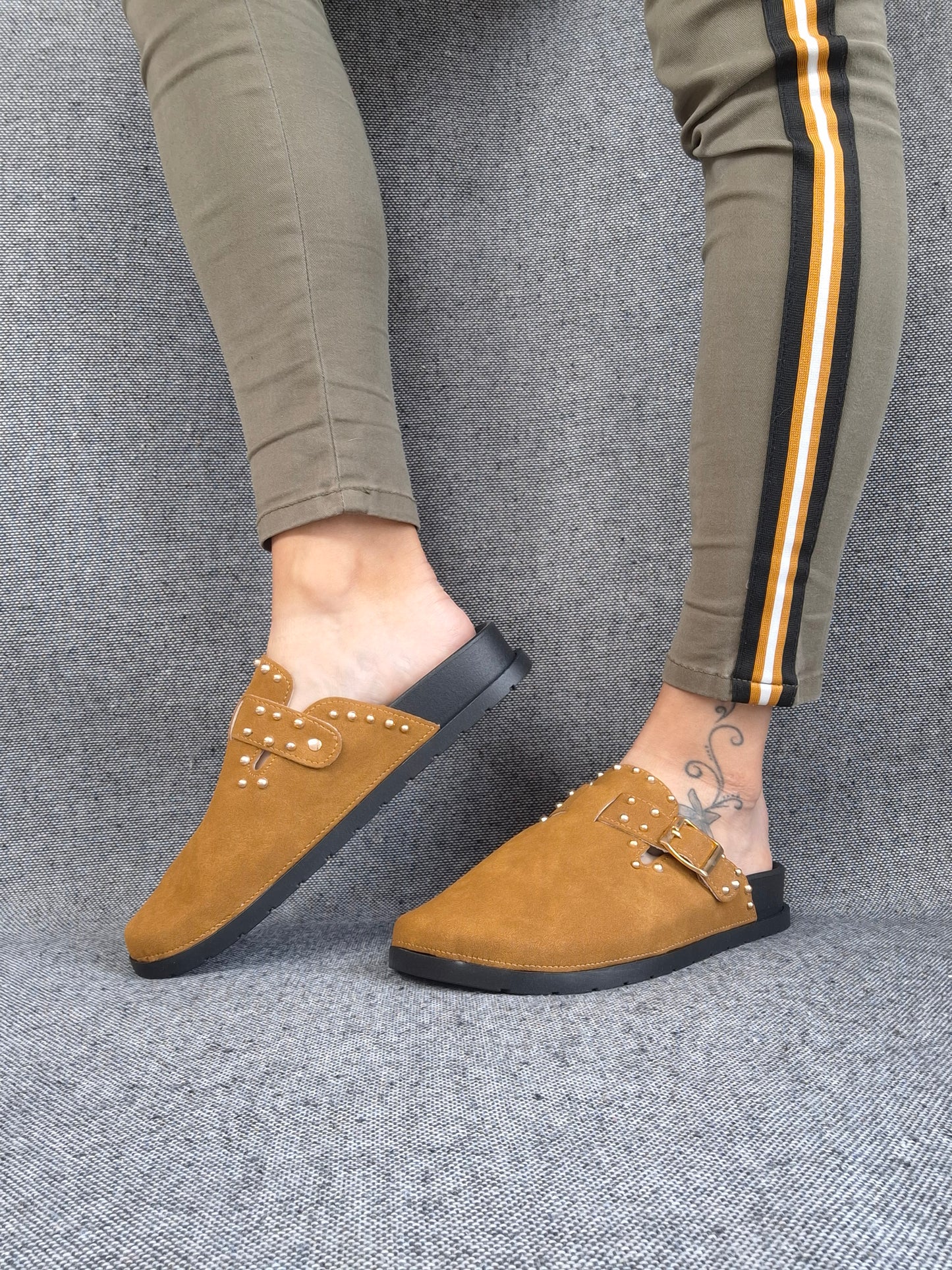 Chaussures sandales fermées type birk camel à semelle intérieur noire