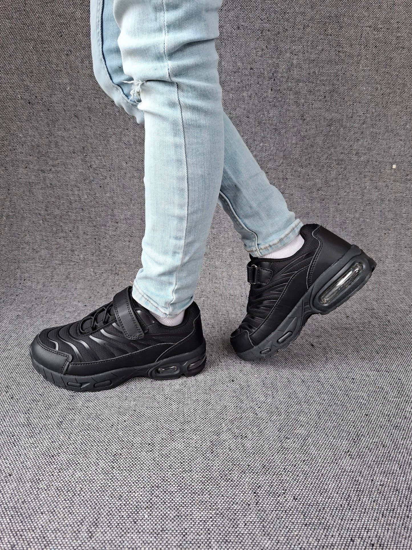 Chaussures baskets noires style TN requins - Enfant (garçon)