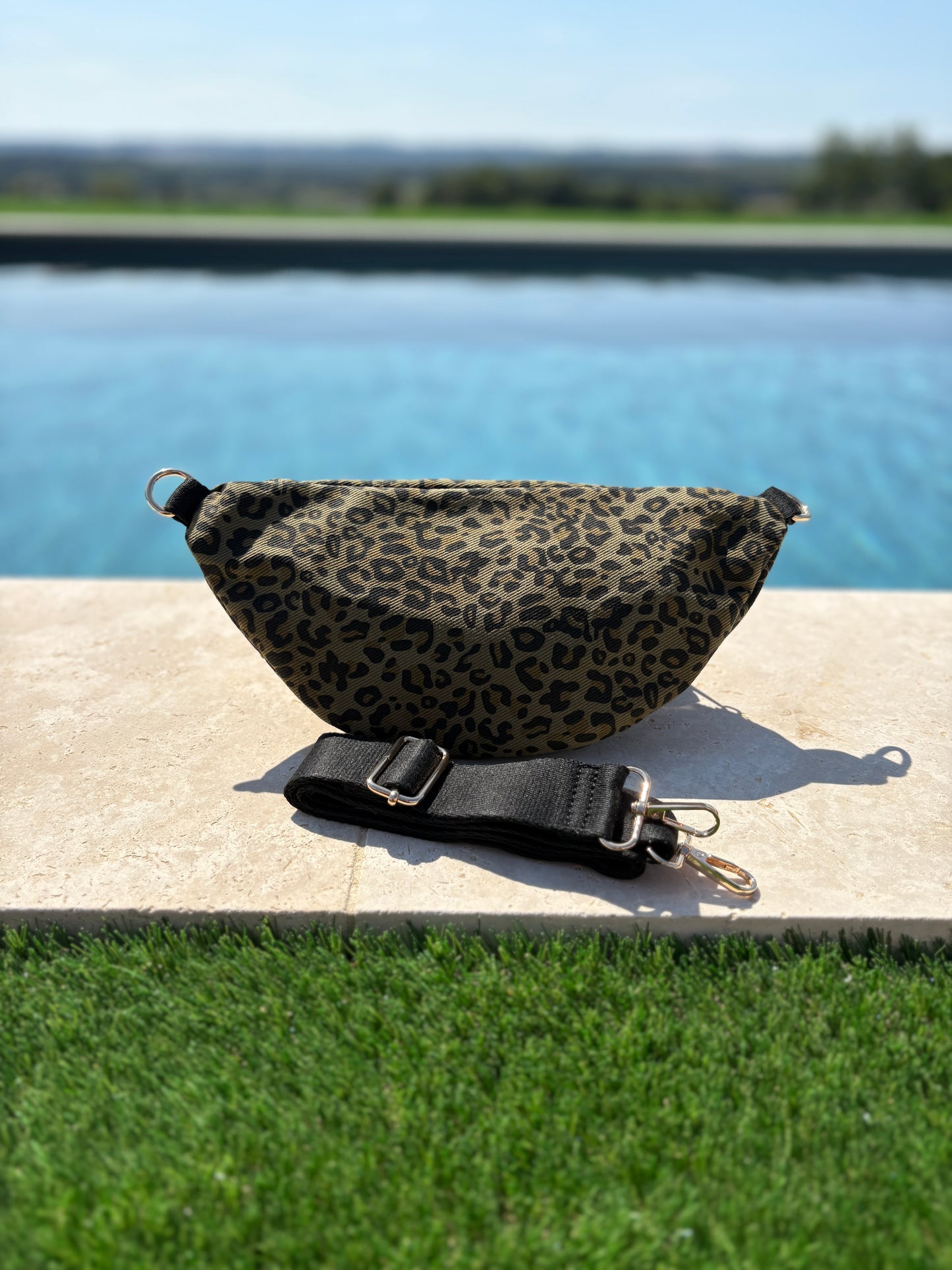 Sac banane en tissu imprimé léopard kaki 2 poches
