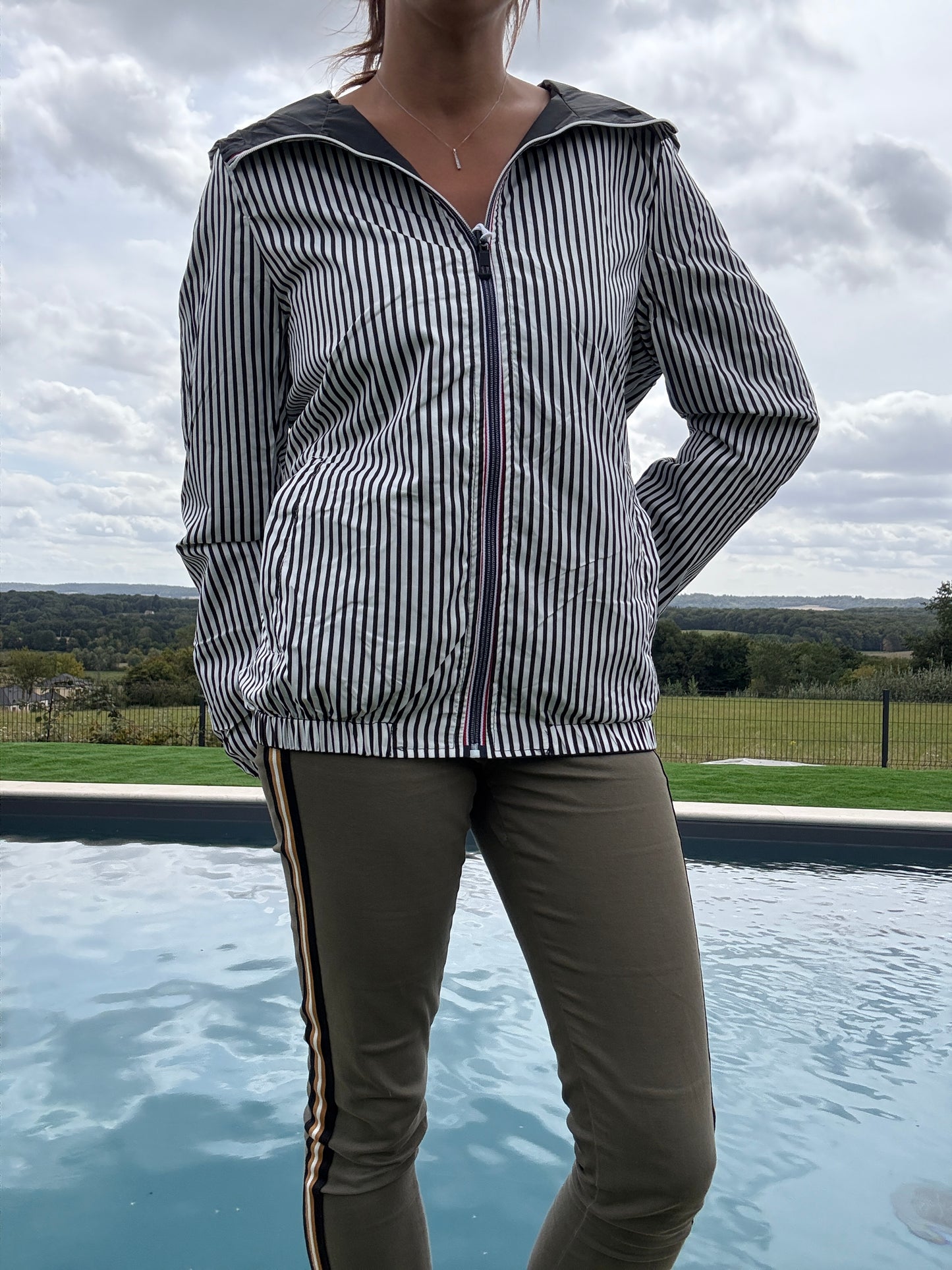 New Lolo - Manteau court mi fesses léger imperméable réversible noir capuche intérieur marin rayé noir blanc - Curvy