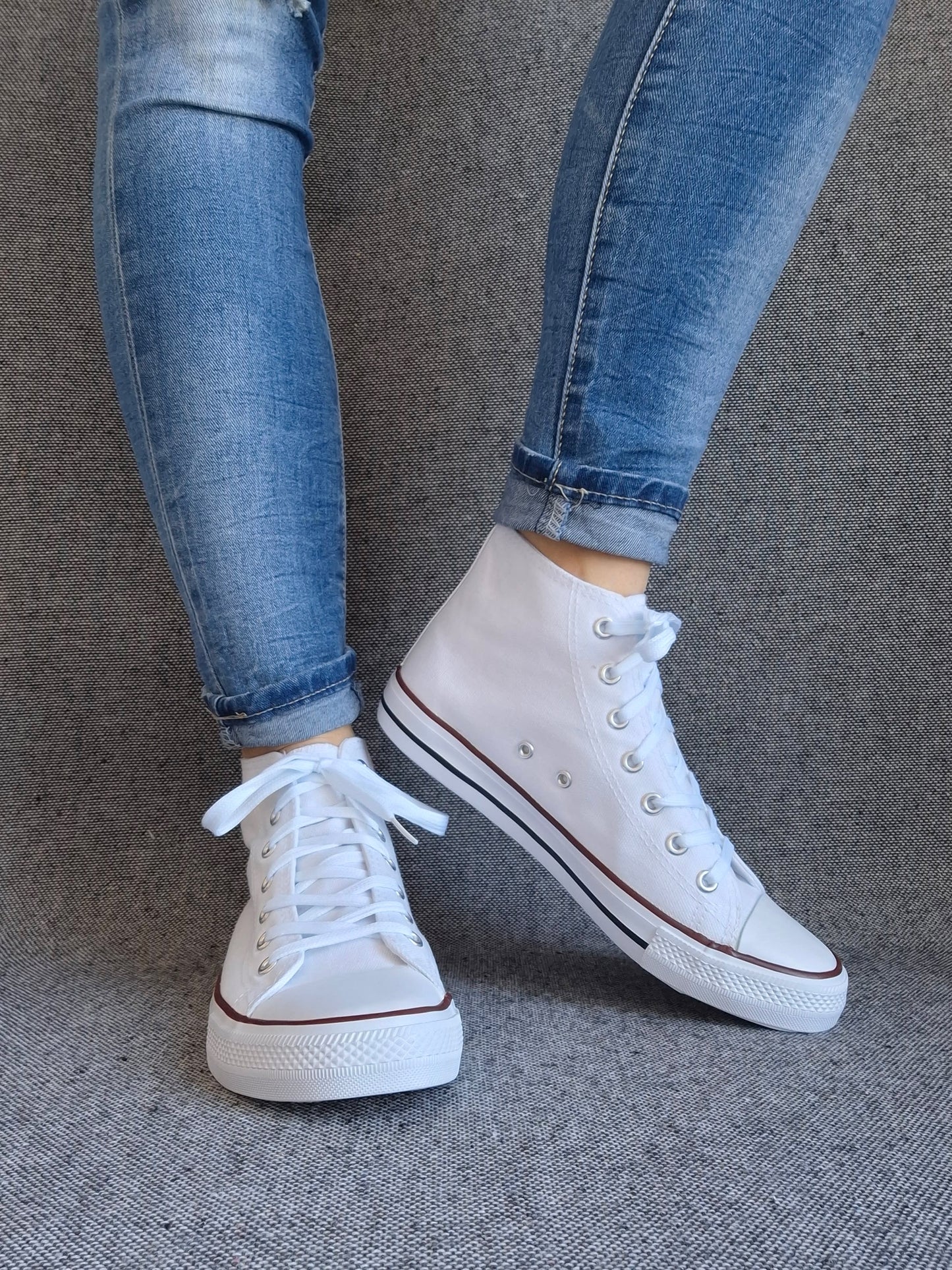 Chaussures baskets hautes toile blanche style converse