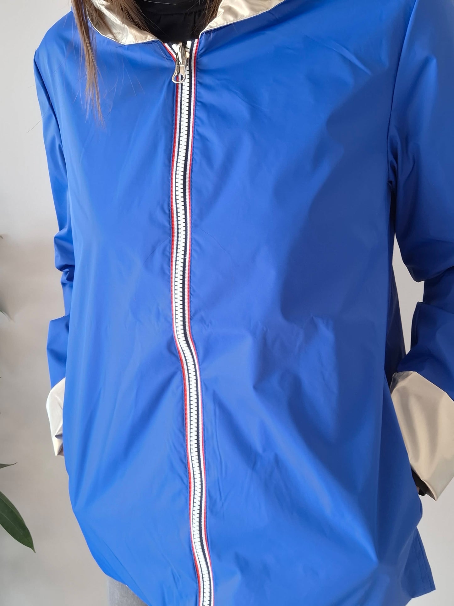 Laura Jo - Imperméable réversible court sans garnissage ouate couleur bleu électrique doré