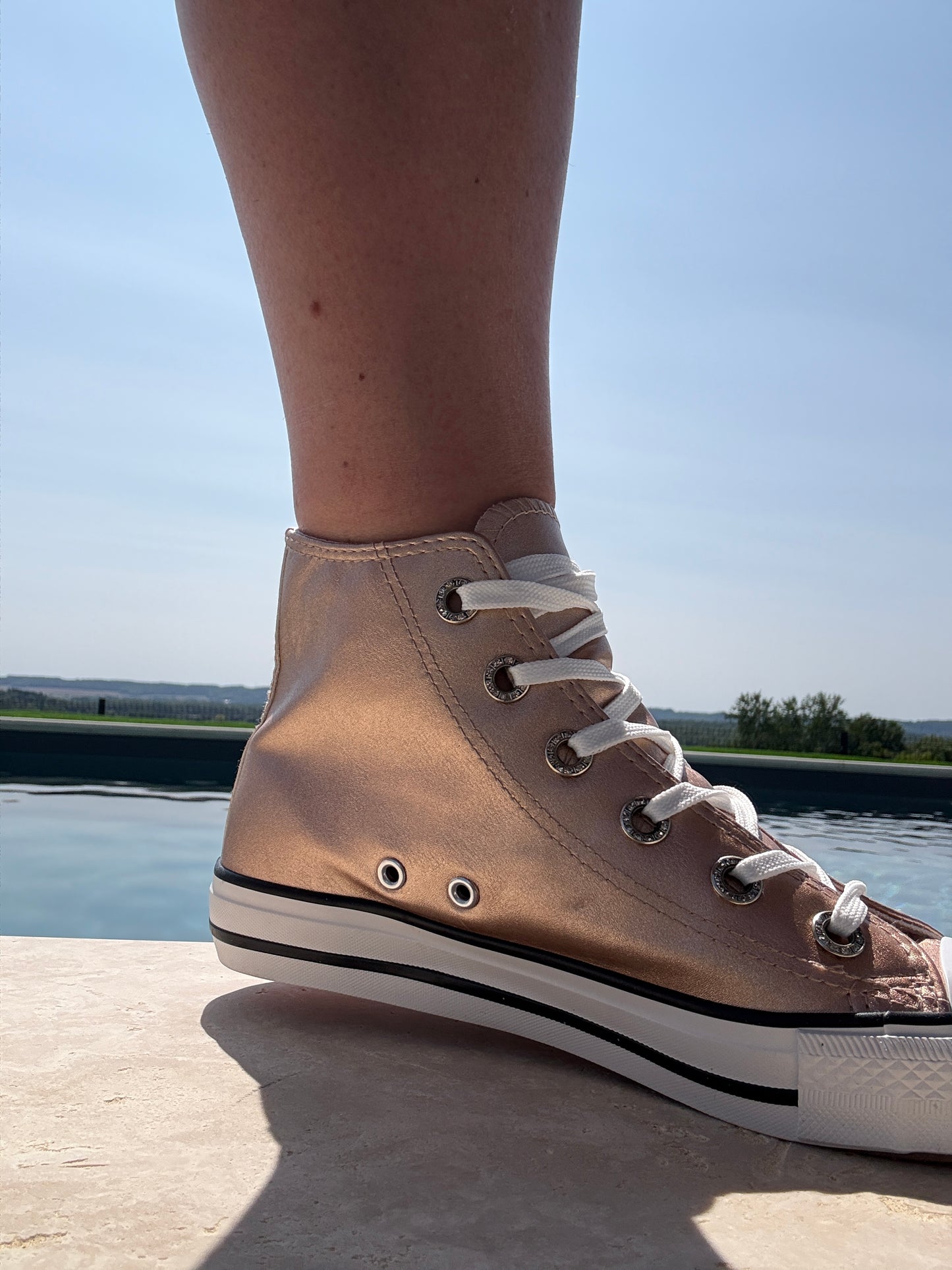 Chaussures baskets hautes cuivre champagne et blanche style converse
