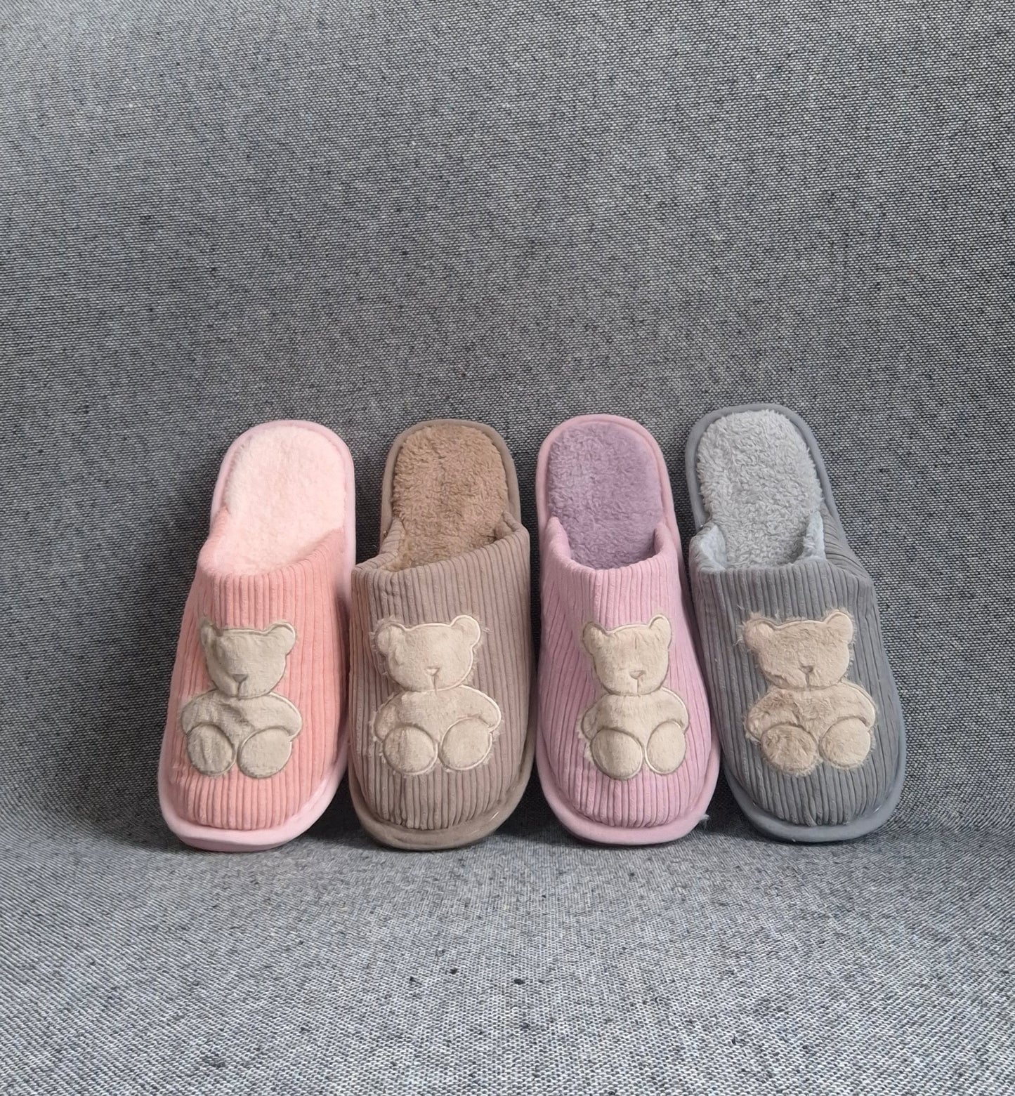 Chaussons fourrés marron en tissu avec motif ours