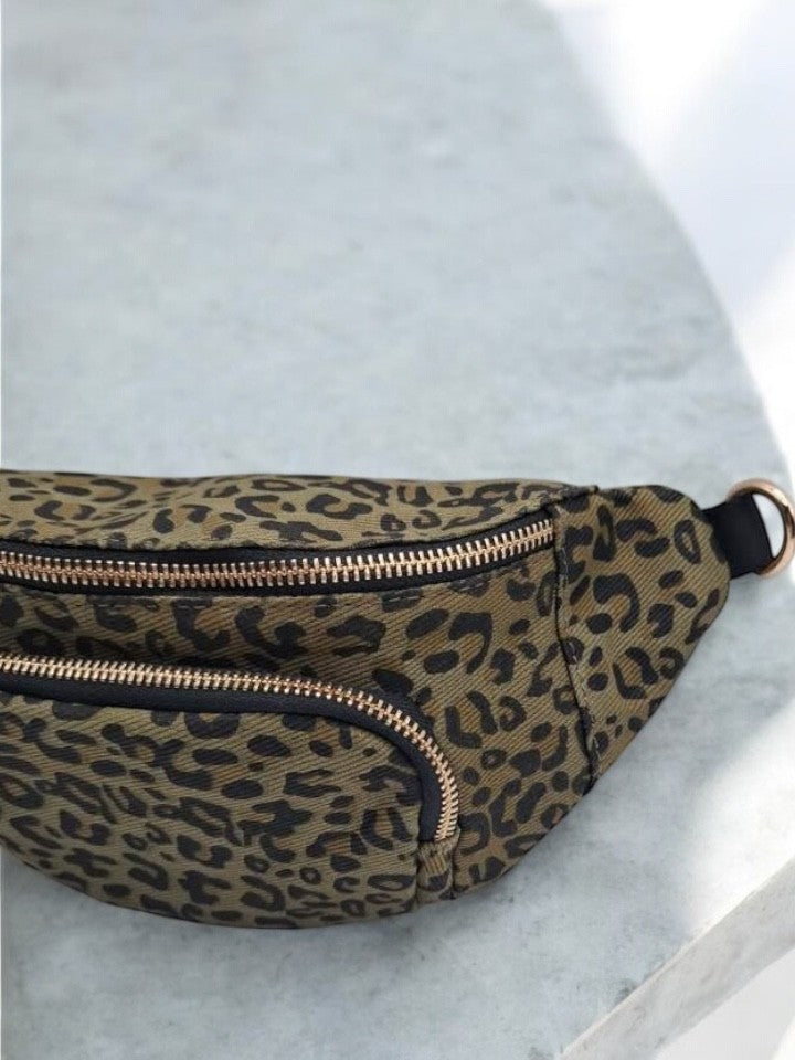 Sac banane en tissu imprimé léopard kaki 2 poches