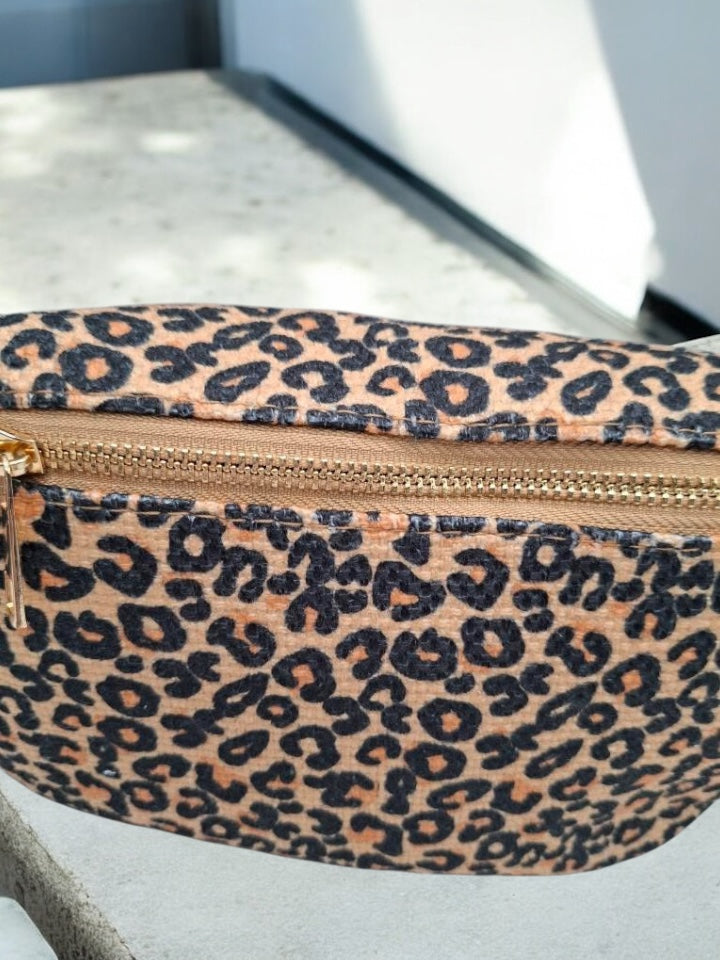 Sac banane camel matelassé en coton gaufré motif léopard