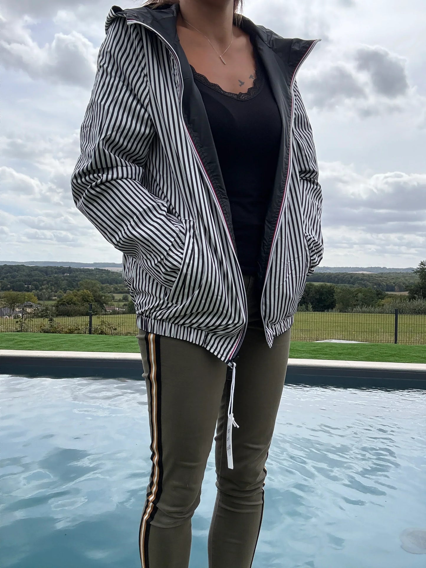 New Lolo - Manteau court mi fesses léger imperméable réversible noir capuche intérieur marin rayé noir blanc - Curvy