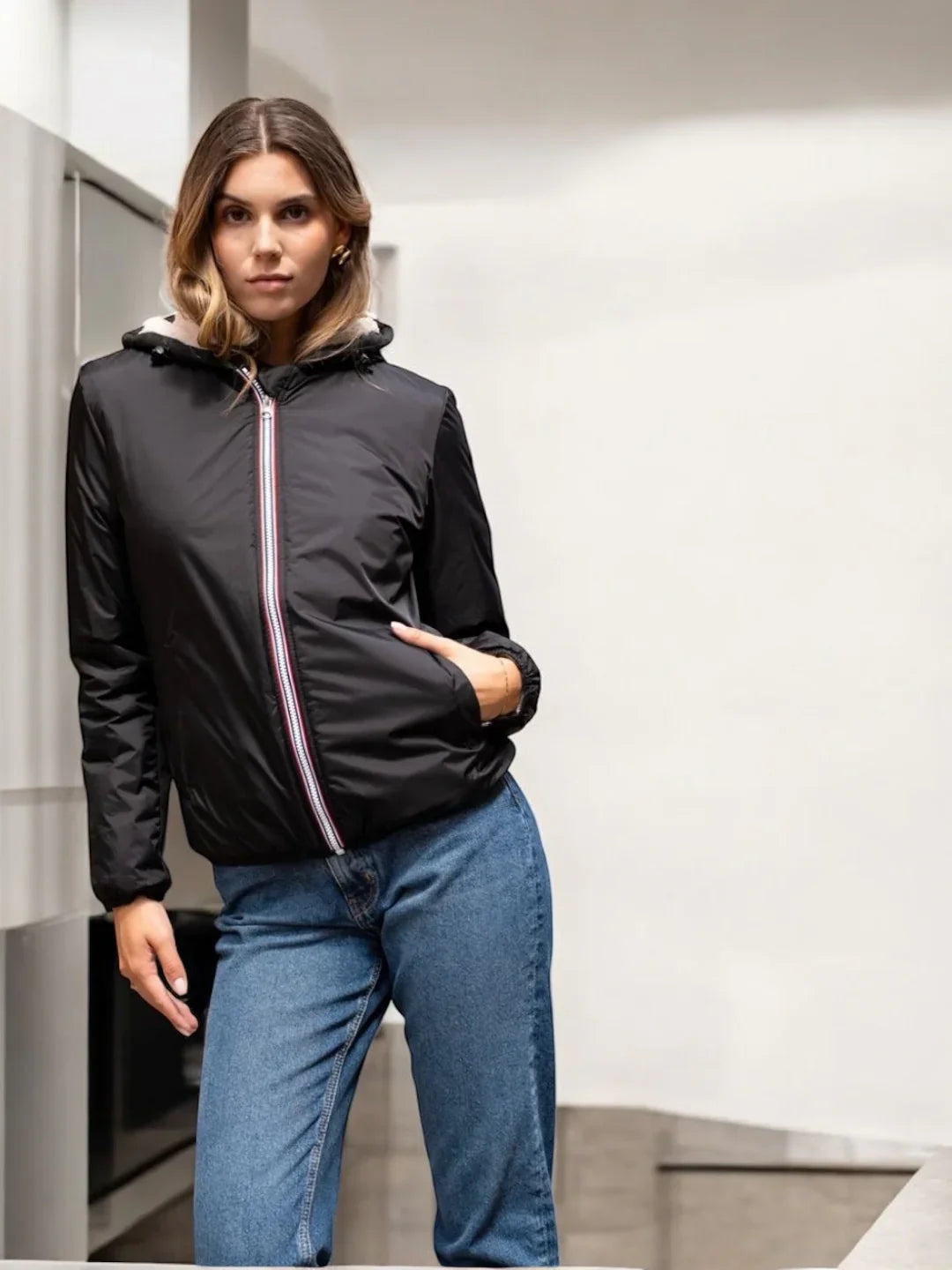 Laura Jo - Imperméable fourré court fausse fourrure noir intérieur imitation sherpa beige