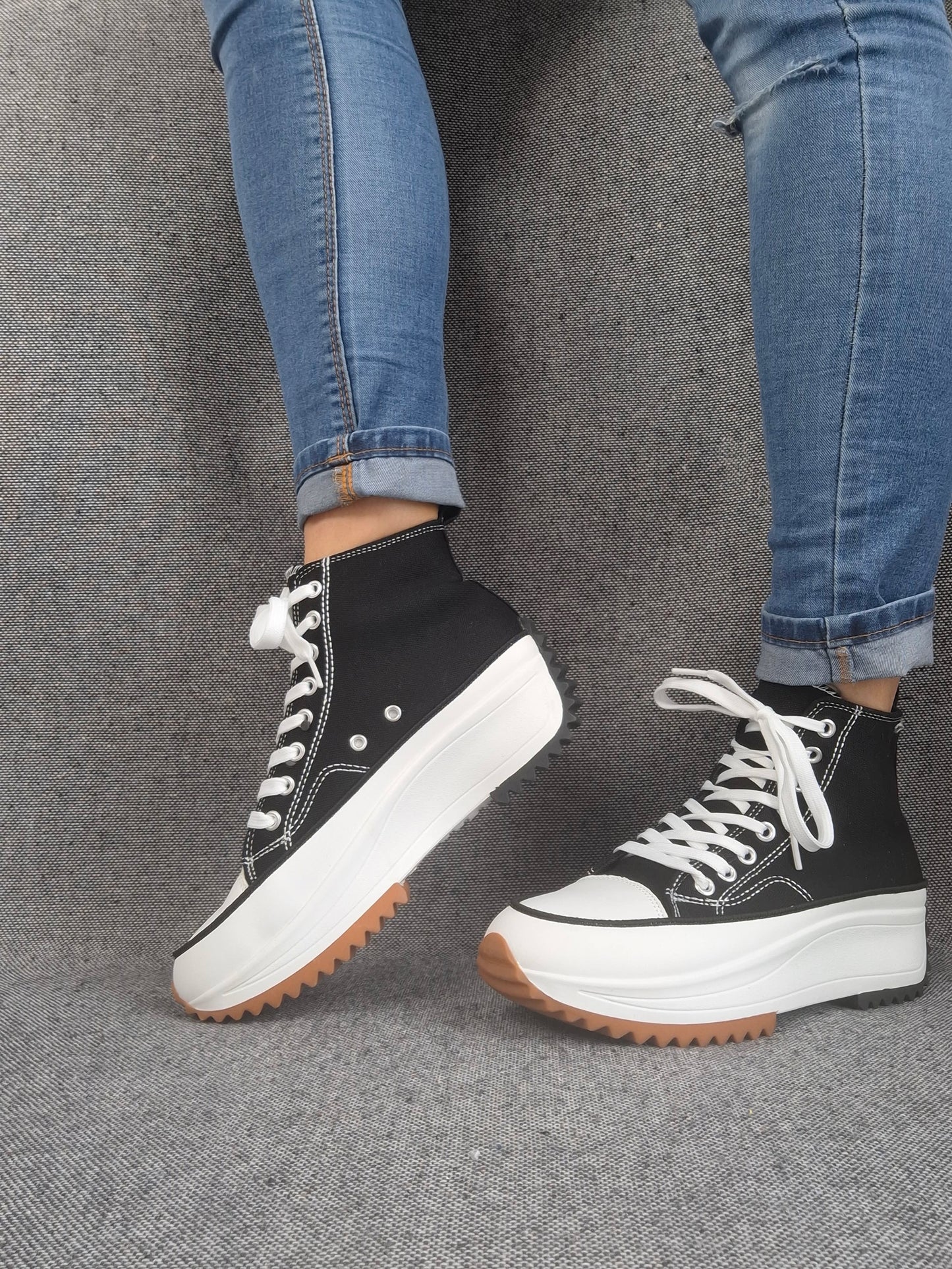 Chaussures baskets haute plate-forme toile noir et blanc
