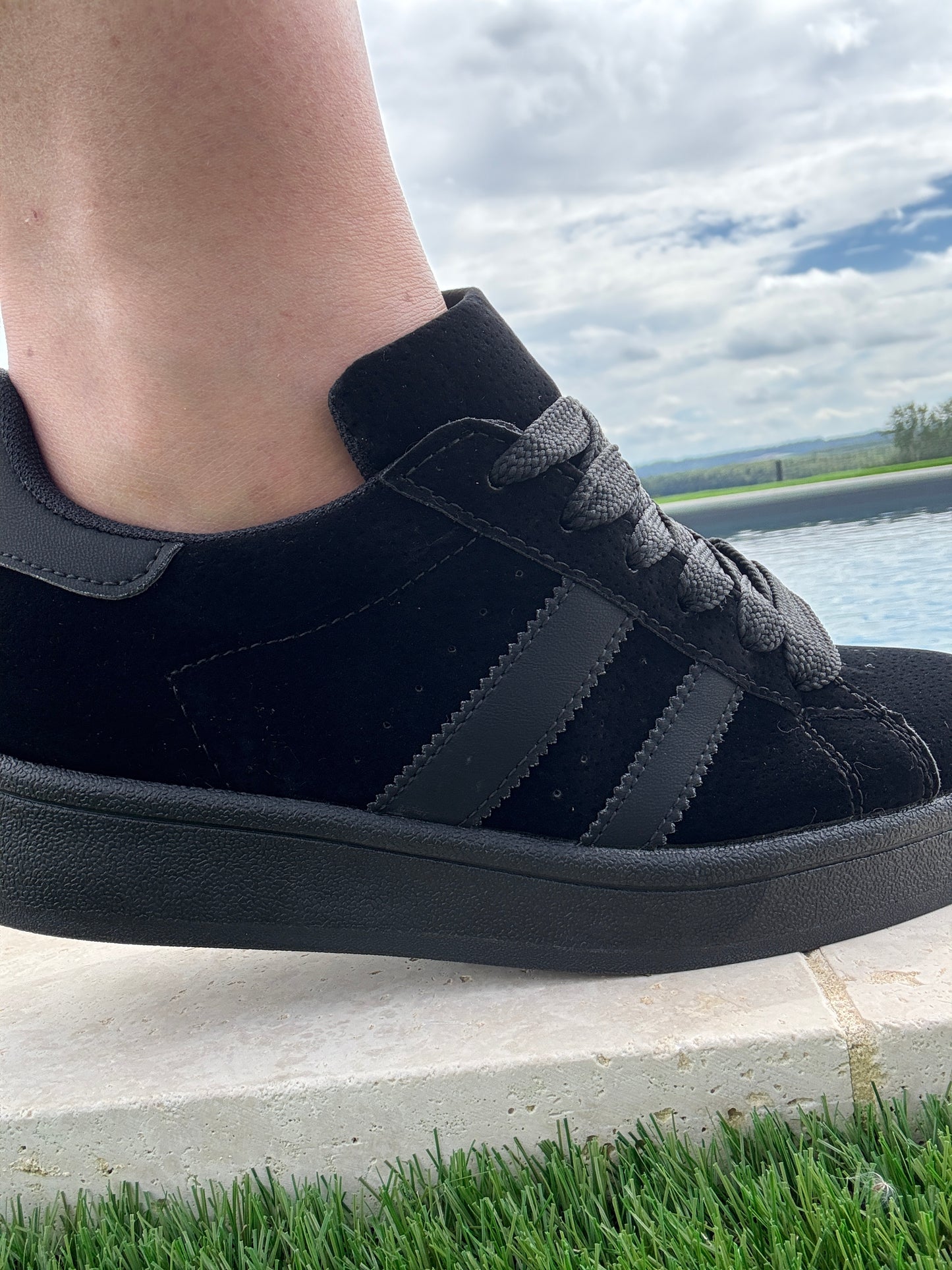 Chaussures baskets basses type campus tout noir all black