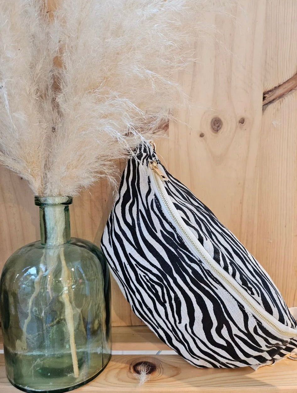 Sac banane en tissu noir et blanc imprimé zèbre