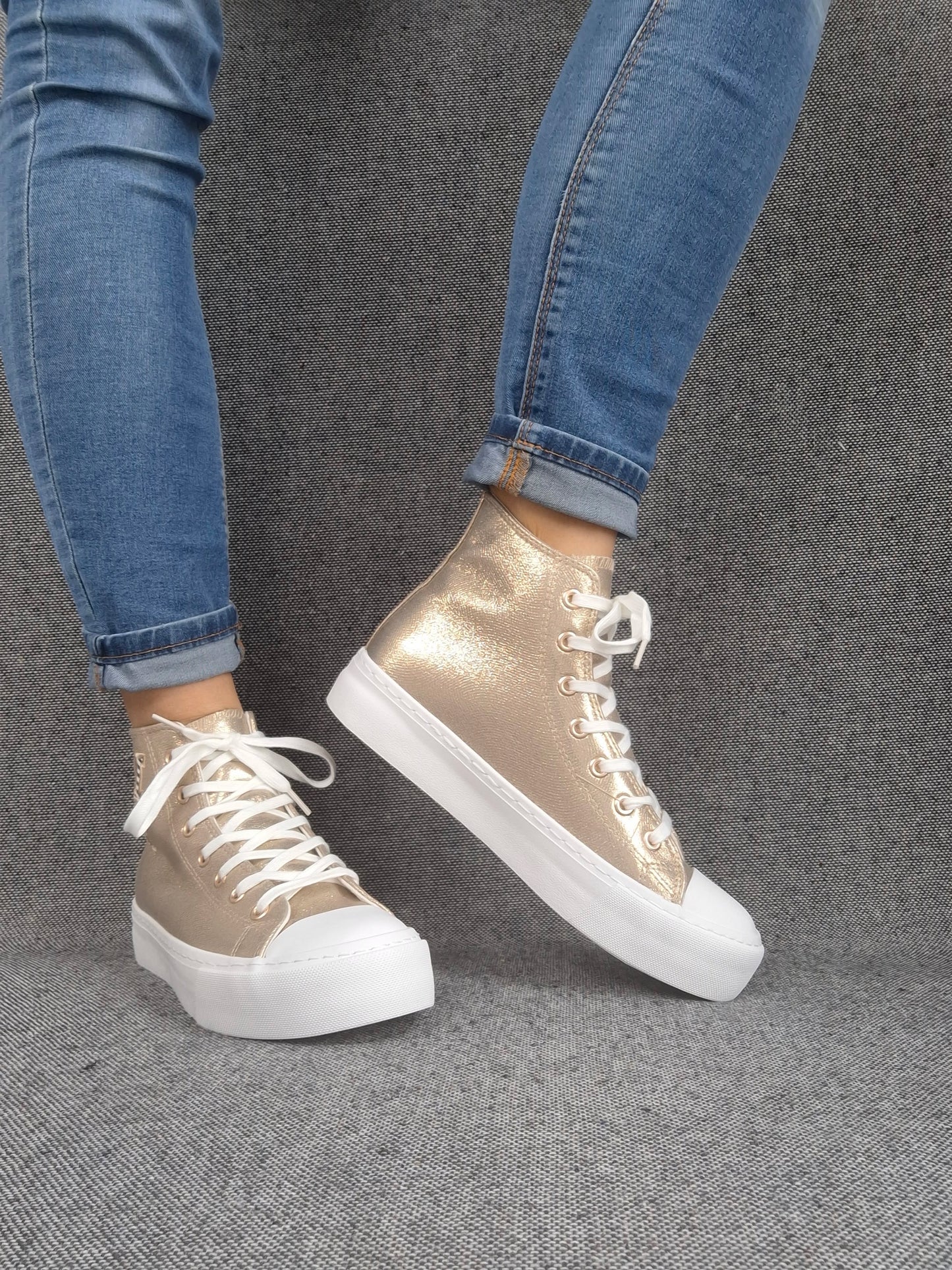 Chaussures baskets hautes tissu doré inscription "LOVE" style converse