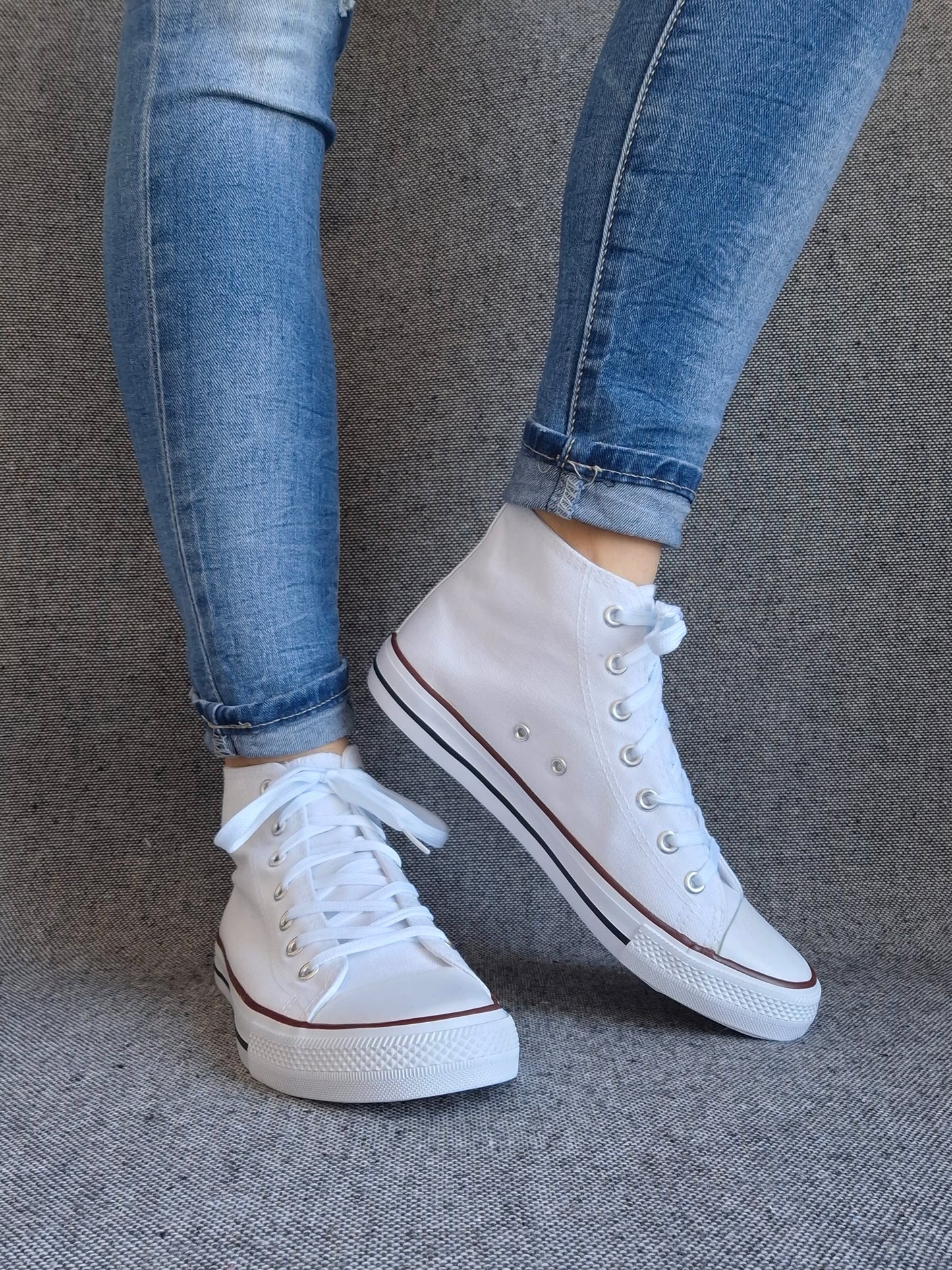 Chaussures baskets hautes toile blanche style converse