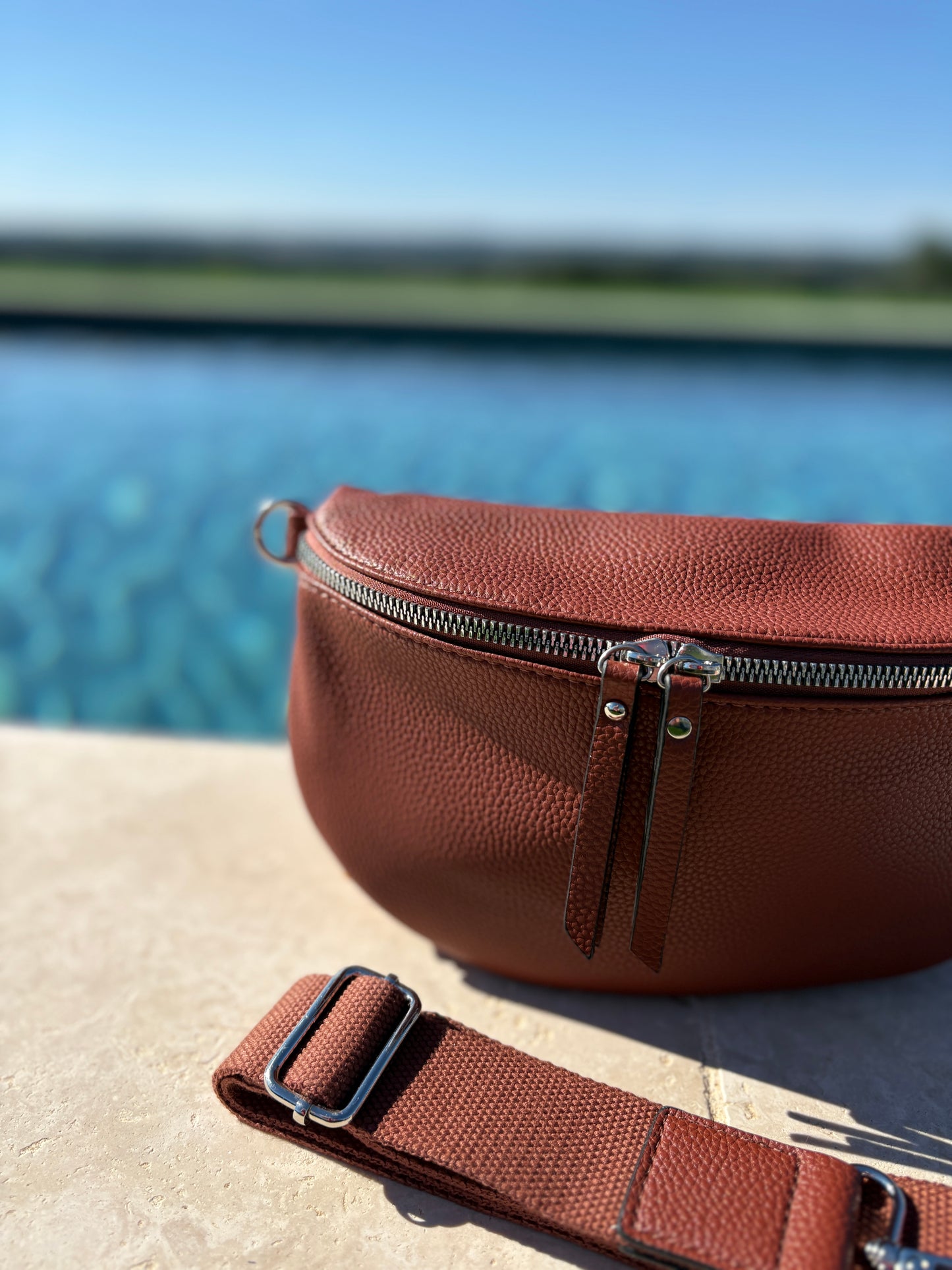 Sac banane simili cuir marron double fermeture