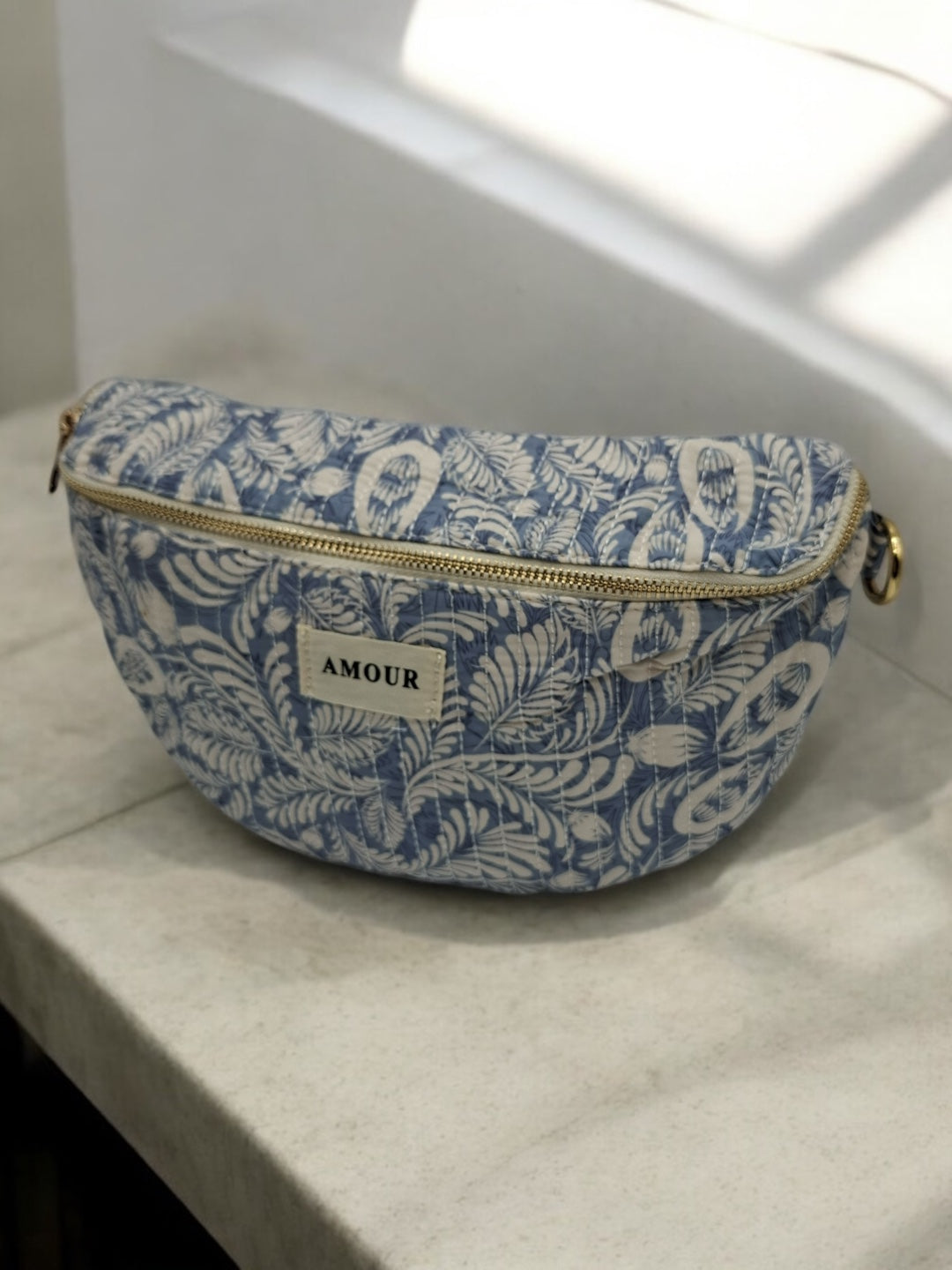 Sac banane en coton matelassé liberty fleuri bleu et creme