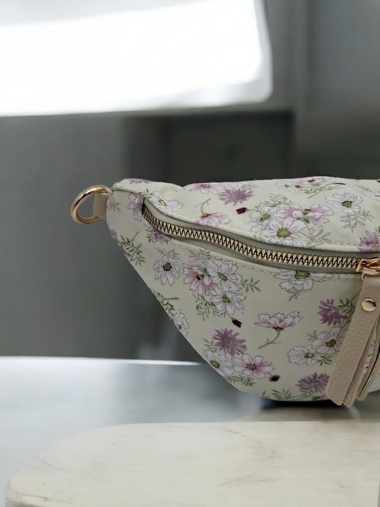 Sac banane en tissu coton blanc motif floral vert tres clair et rose