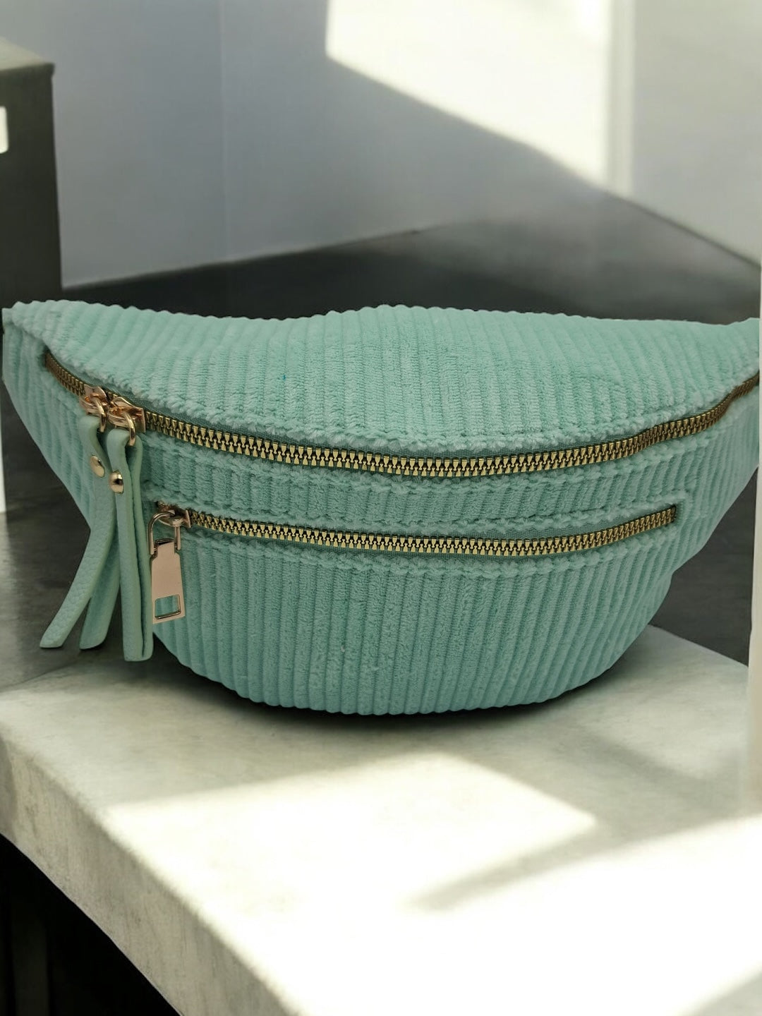 Sac banane velours côtelé 2 poches vert/bleu sangle fantaisie