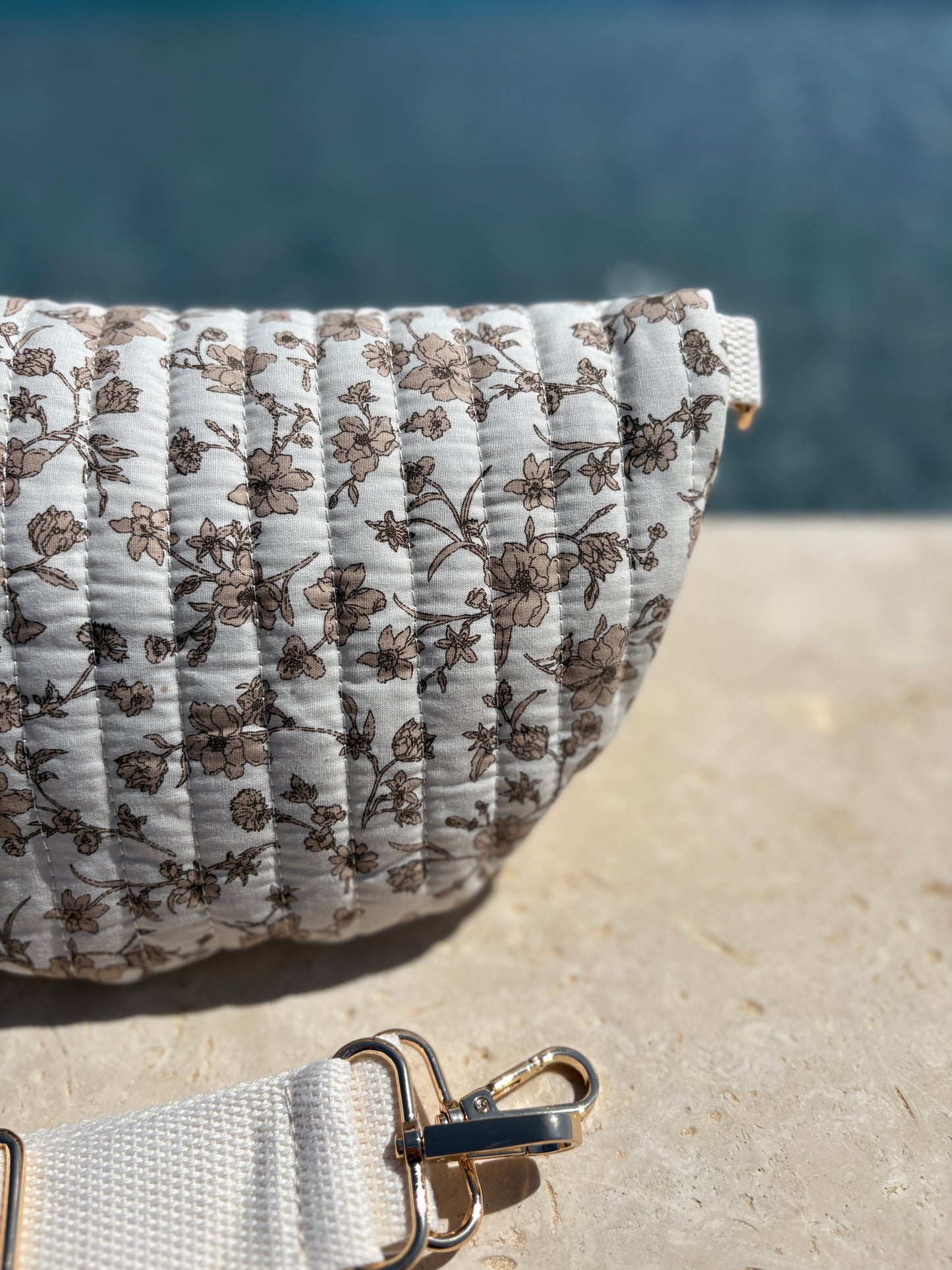 Sac banane en coton matelassé liberty fleuri beige taupe