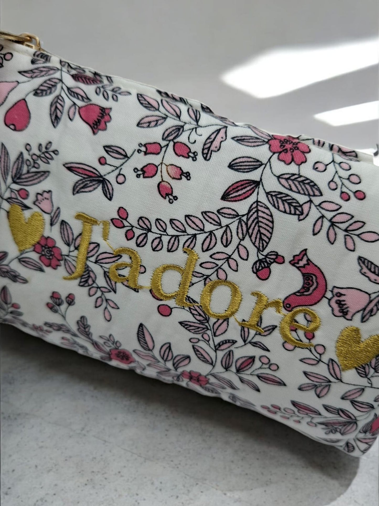 Trousse florale en coton blanche inscription « J’adore »