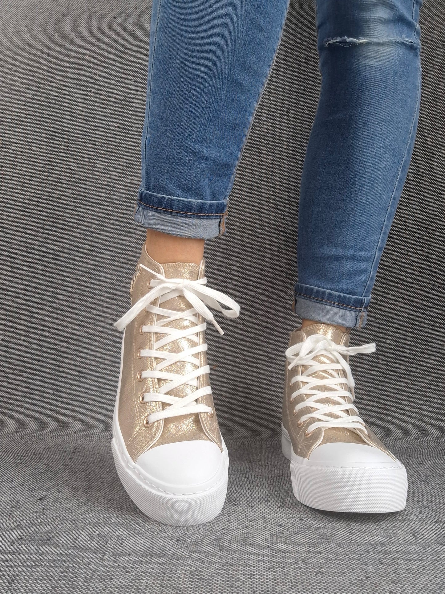 Chaussures baskets hautes tissu doré inscription "LOVE" style converse