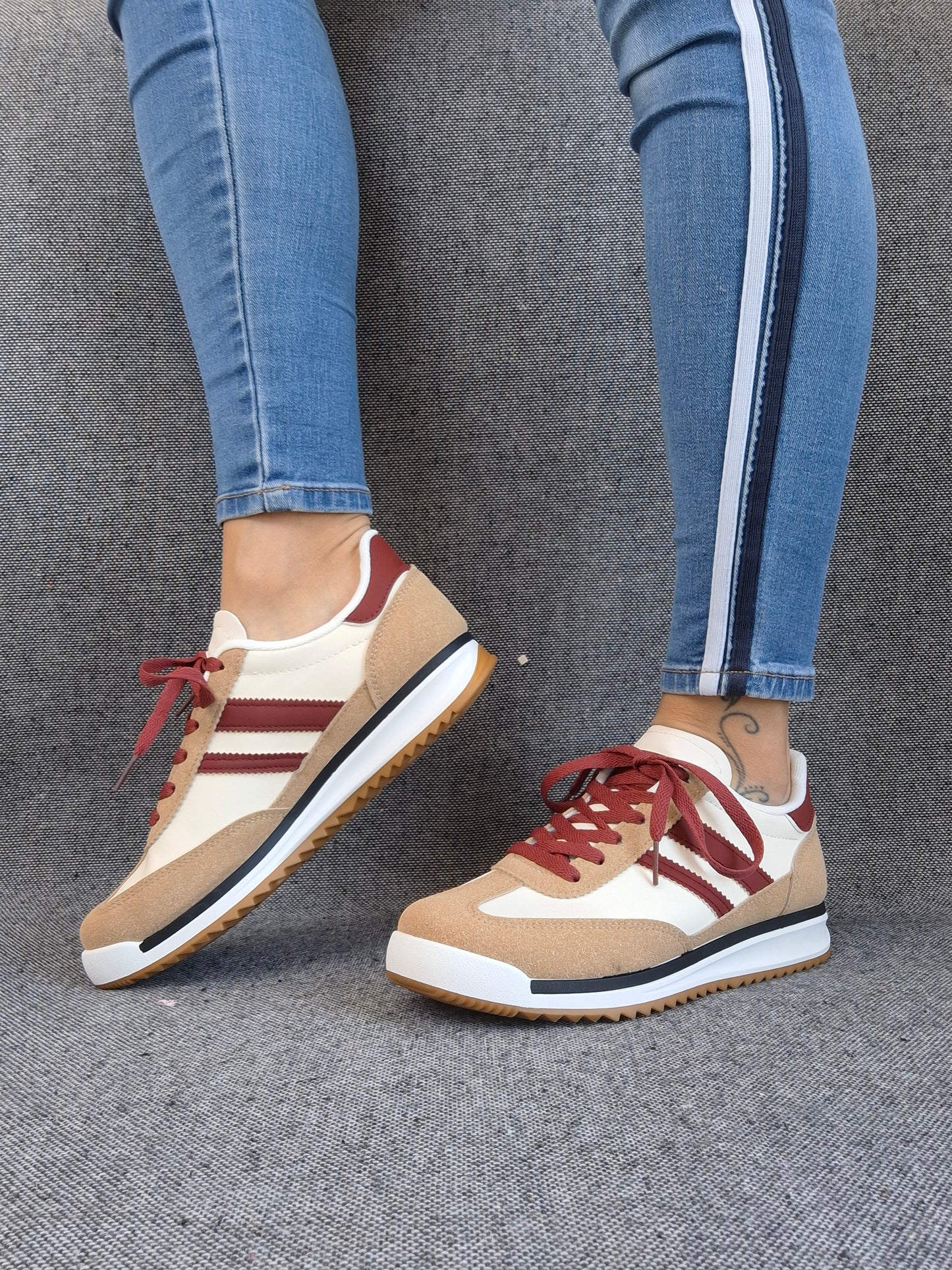 Chaussures baskets basses blanches et marrons style sneakers