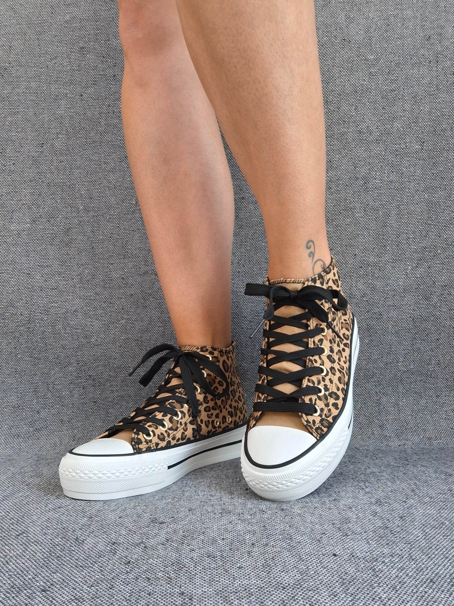 Chaussures baskets hautes léopard marron noir style converse